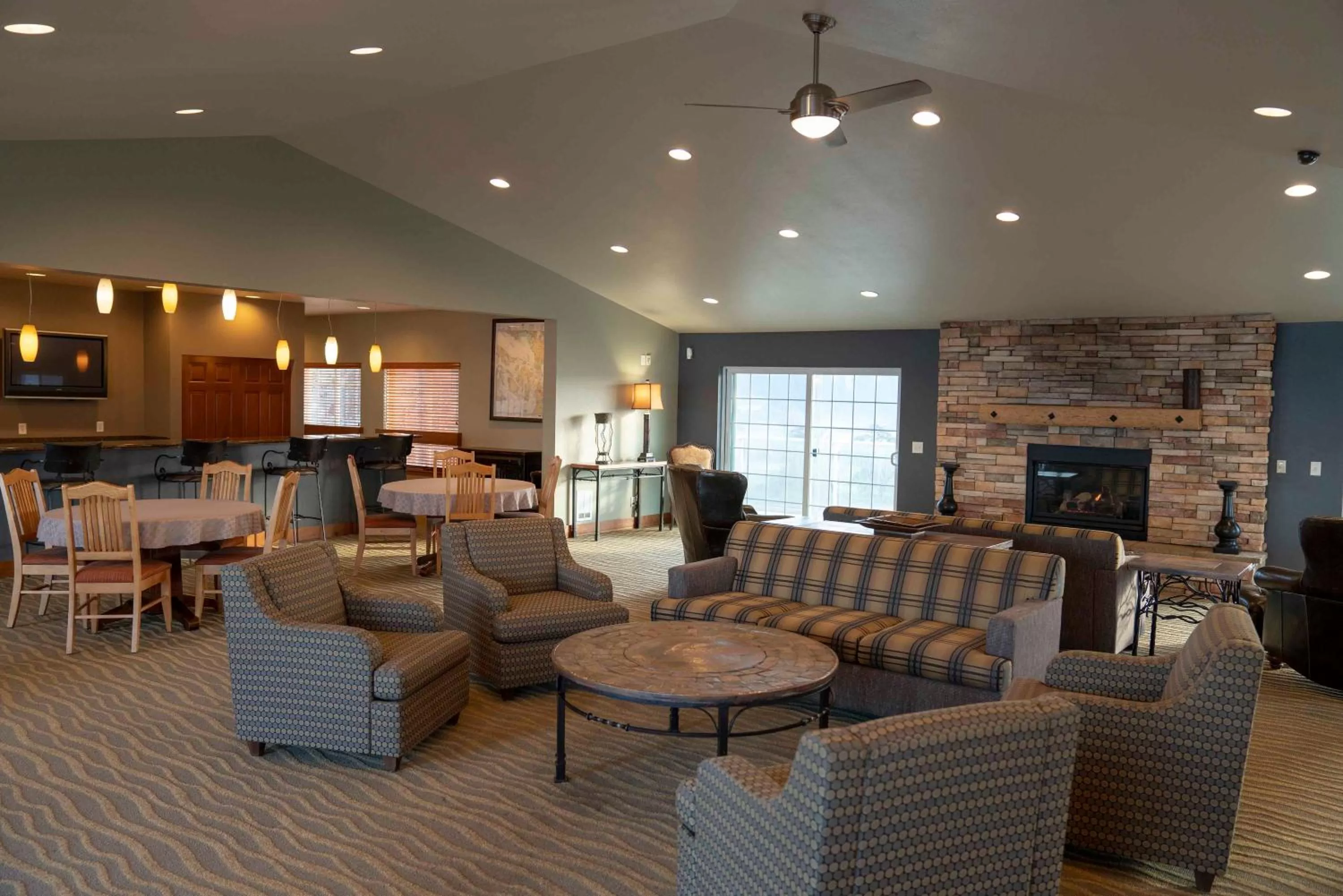 Seating area in Raintree's Sandcastle, Birch Bay