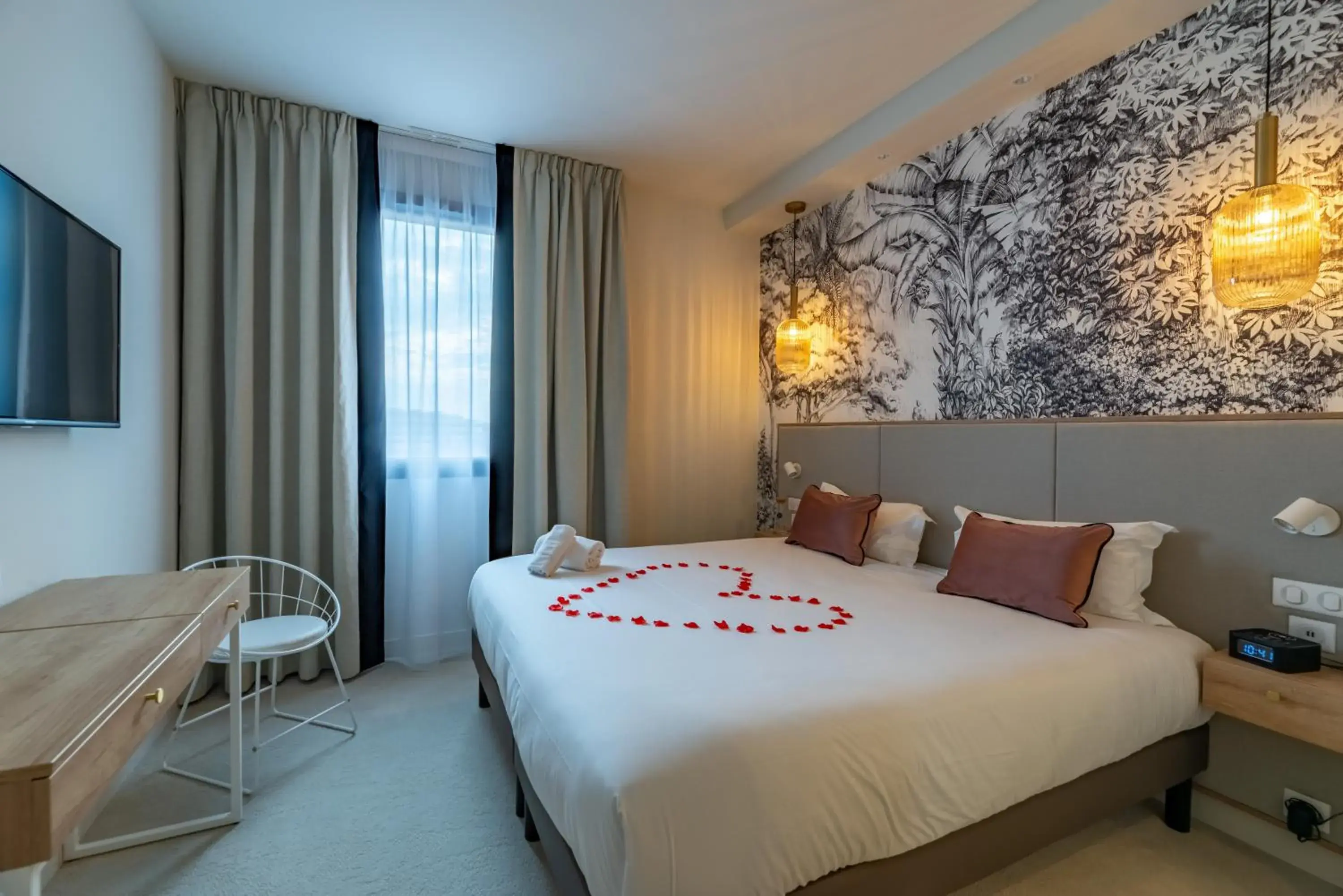 Bedroom in Brit Hotel Ker Lann Aeroport