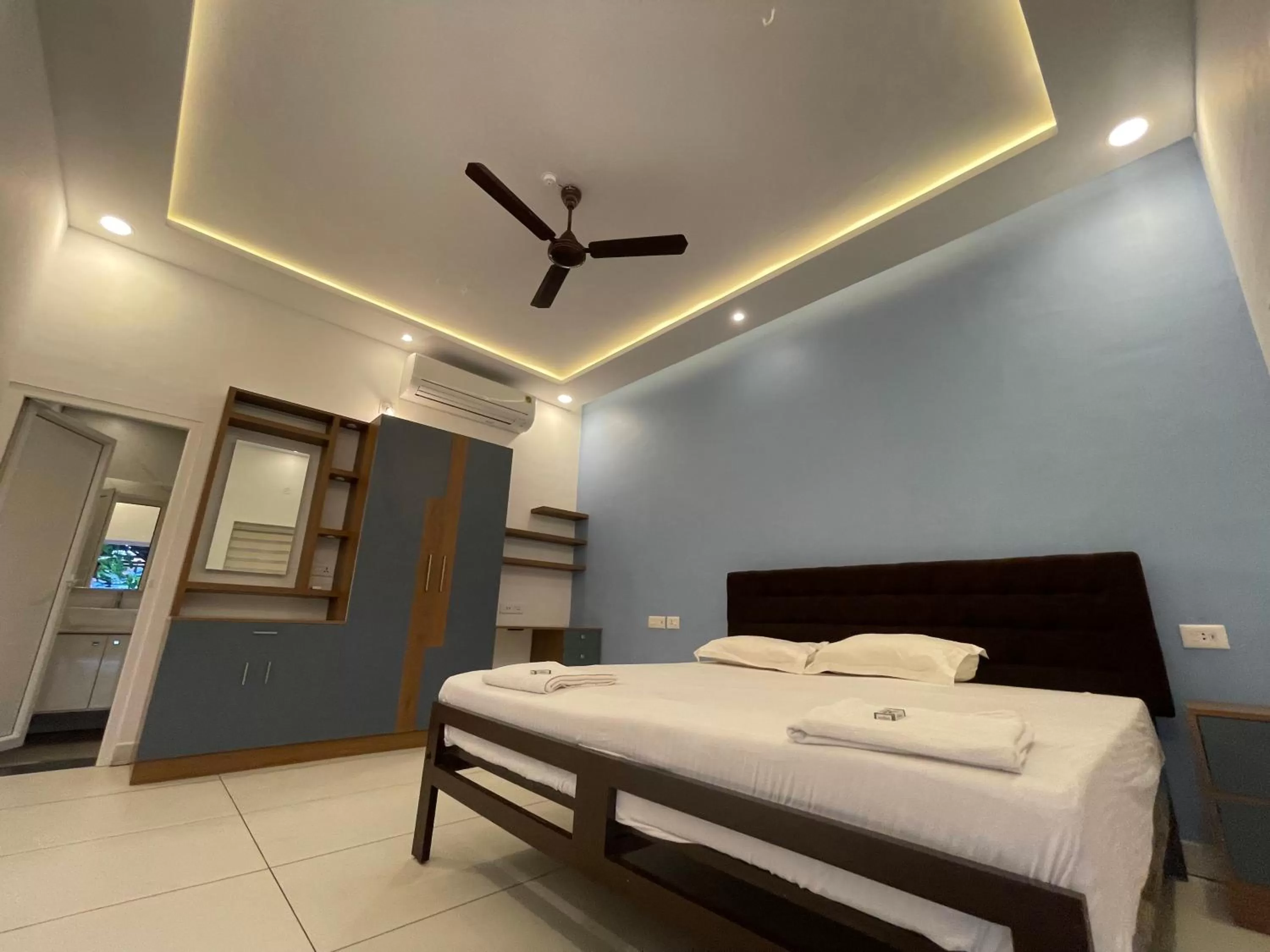 Bed in Garden Bay Resort