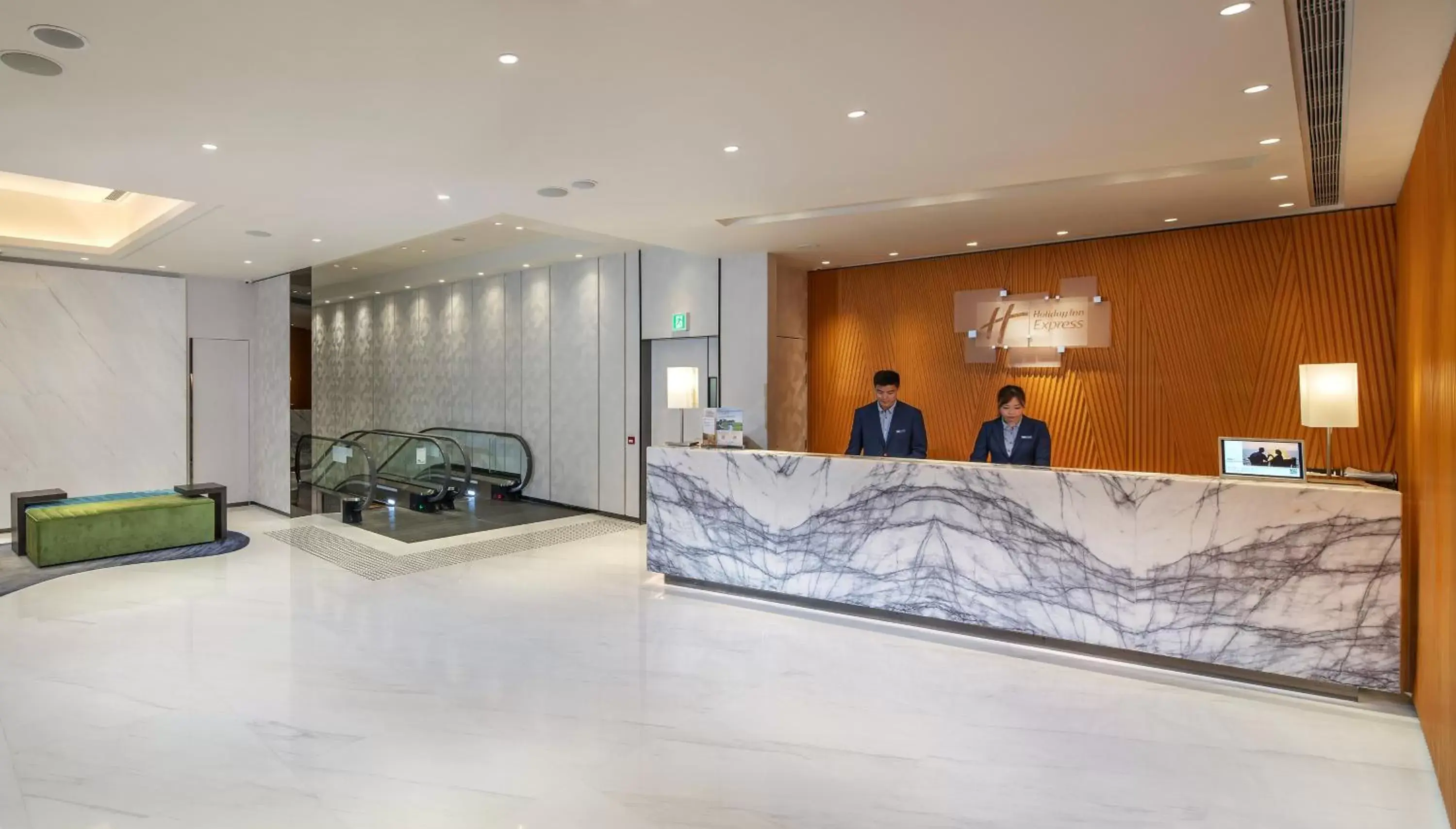 Property building, Lobby/Reception in Holiday Inn Express Hong Kong Kowloon CBD2, an IHG Hotel