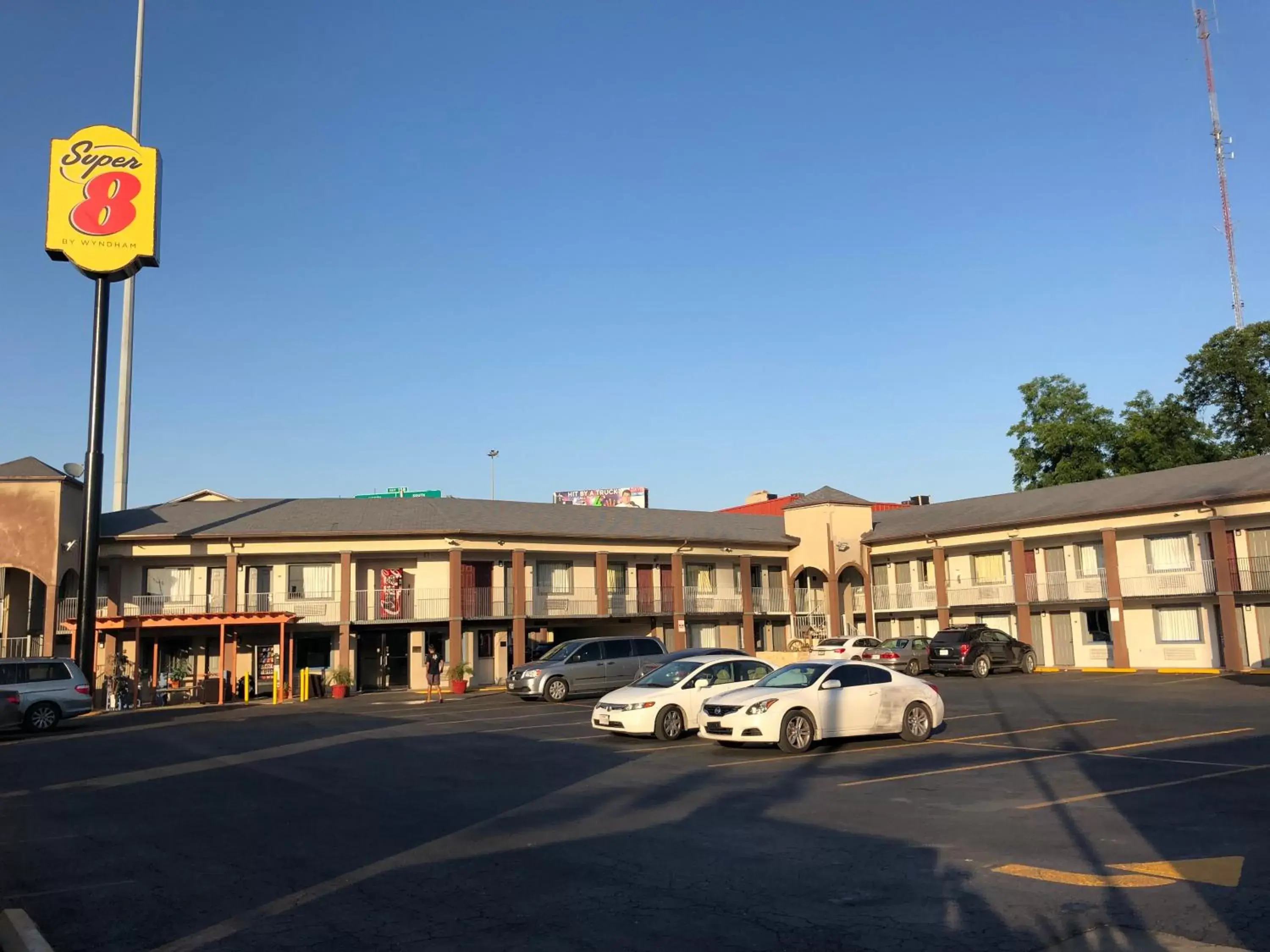 Property building in Super 8 by Wyndham San Antonio Pearl District Downtown Property building in Super 8 by Wyndham San Antonio Pearl District Downtown