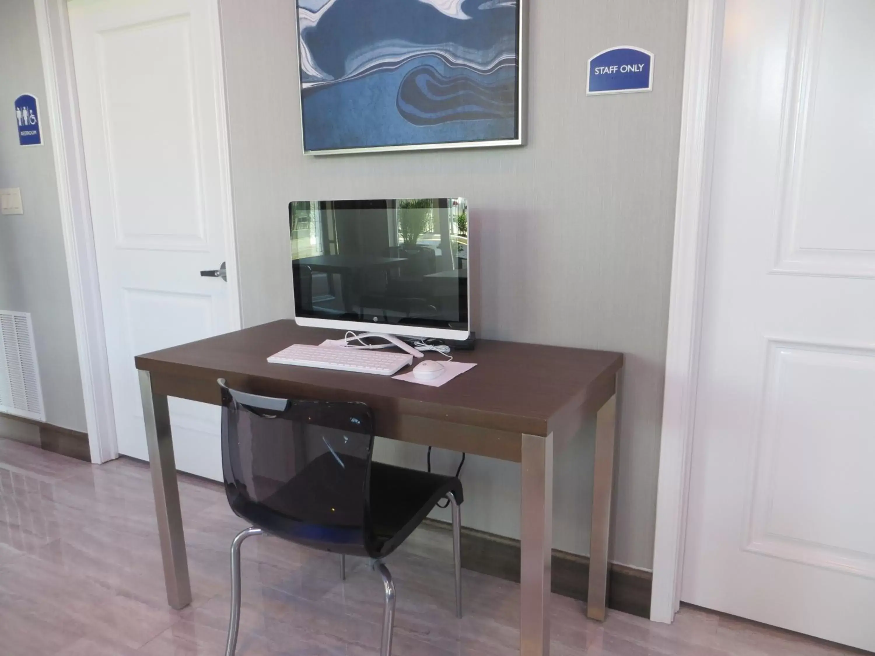 TV/Entertainment Center in Hotel Blue - Woodlands