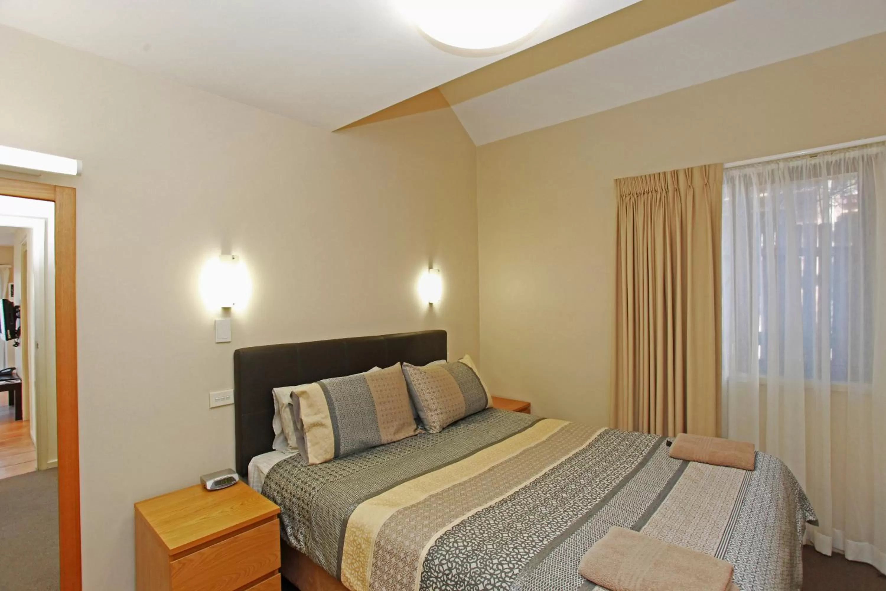 Two-Bedroom Apartment in Travellers Motor Village