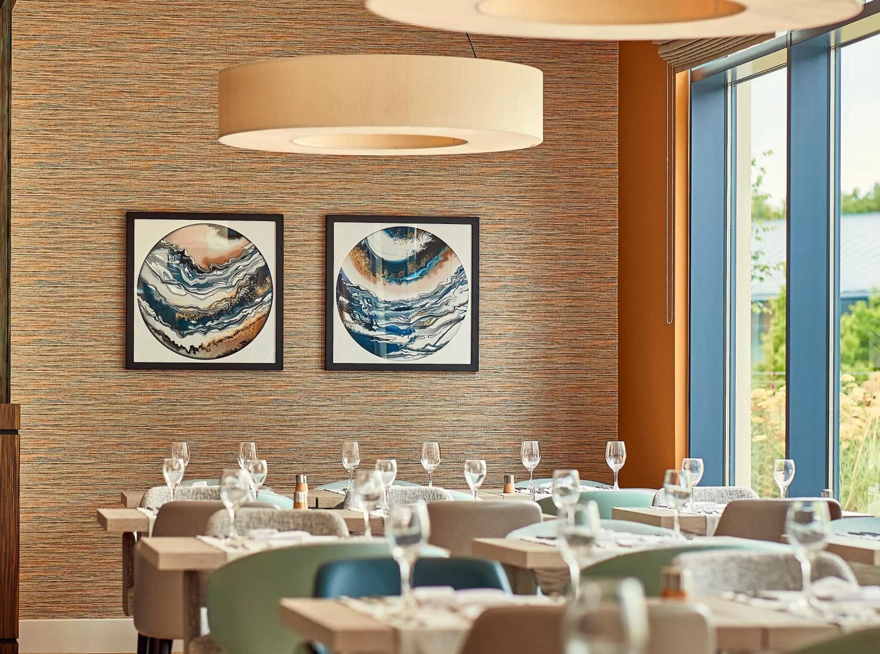 Restaurant/places to eat in Crowne Plaza Reading