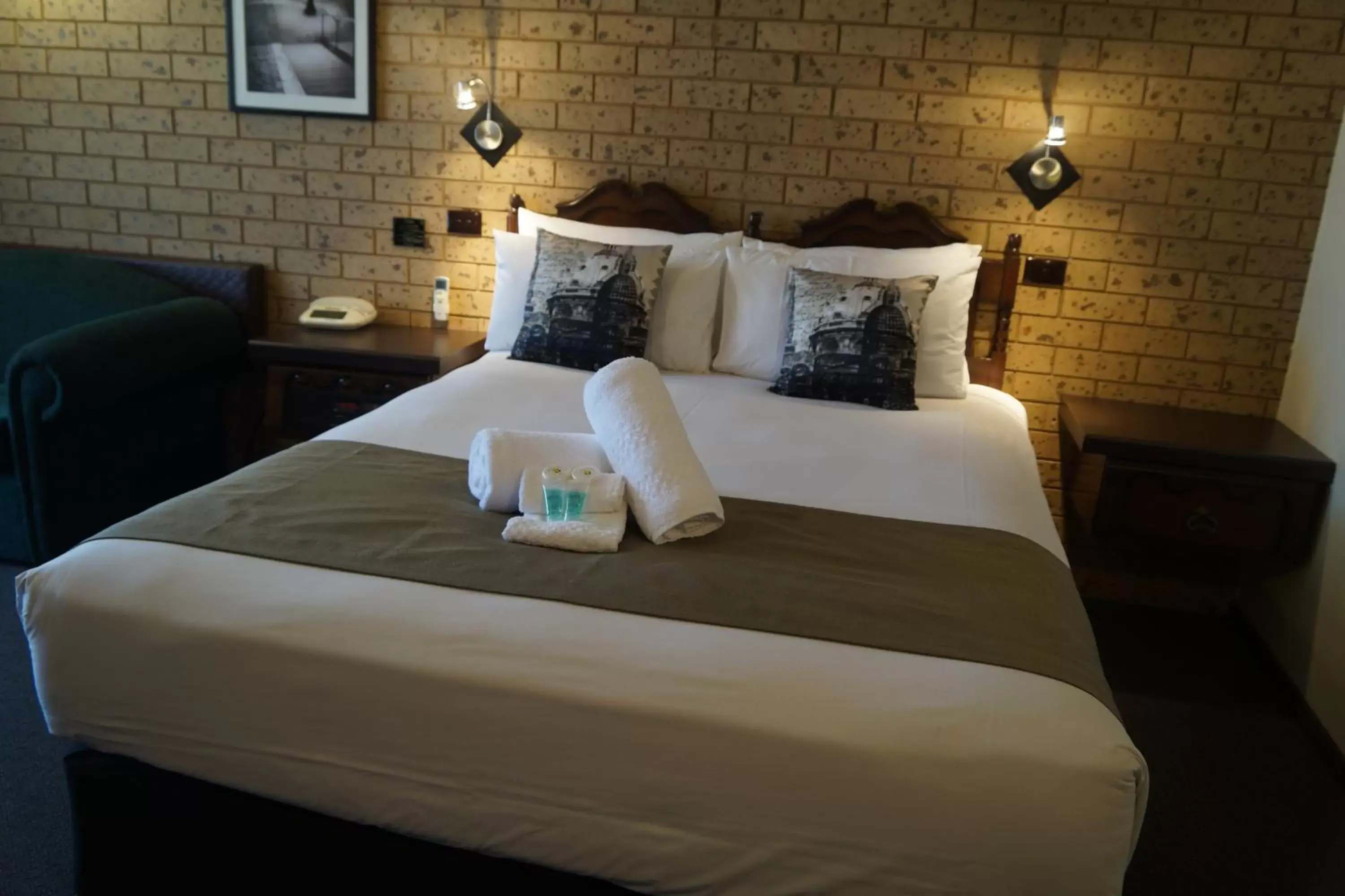 Bed in Belltower Motor Inn Bed in Belltower Motor Inn