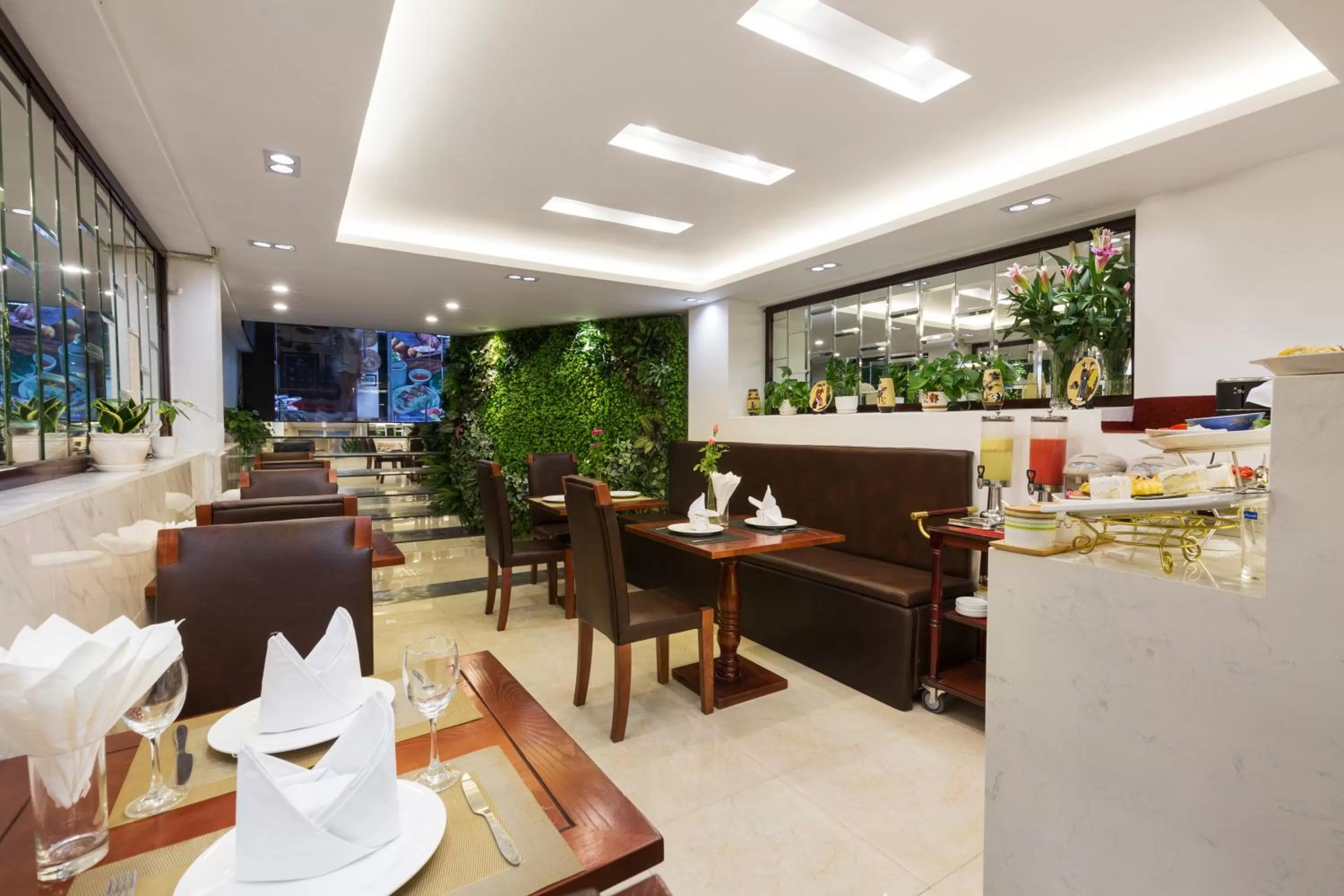 Restaurant/places to eat in Splendid Pearlight Hanoi