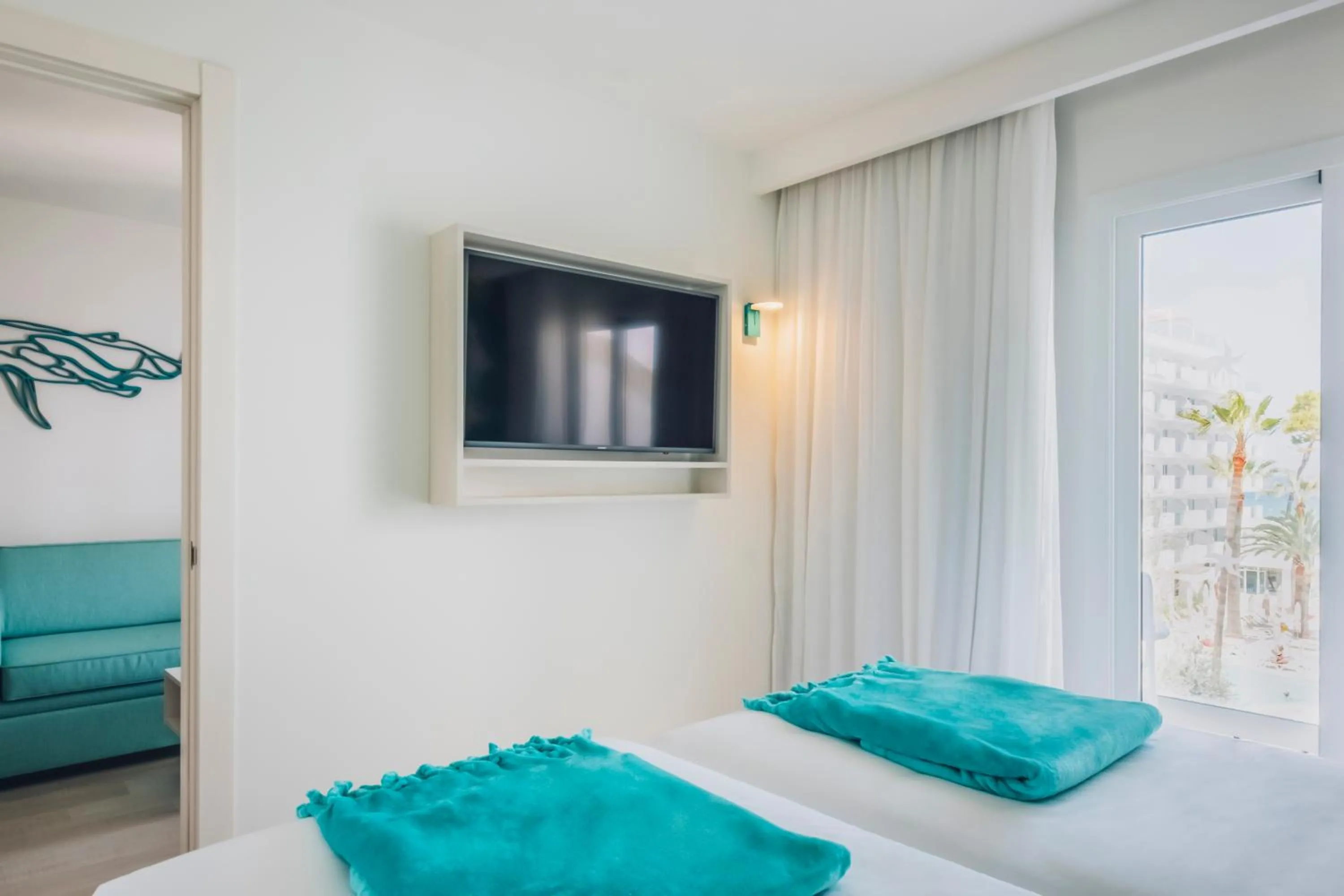 Photo of the whole room, Bed in Iberostar Waves Alcudia Park