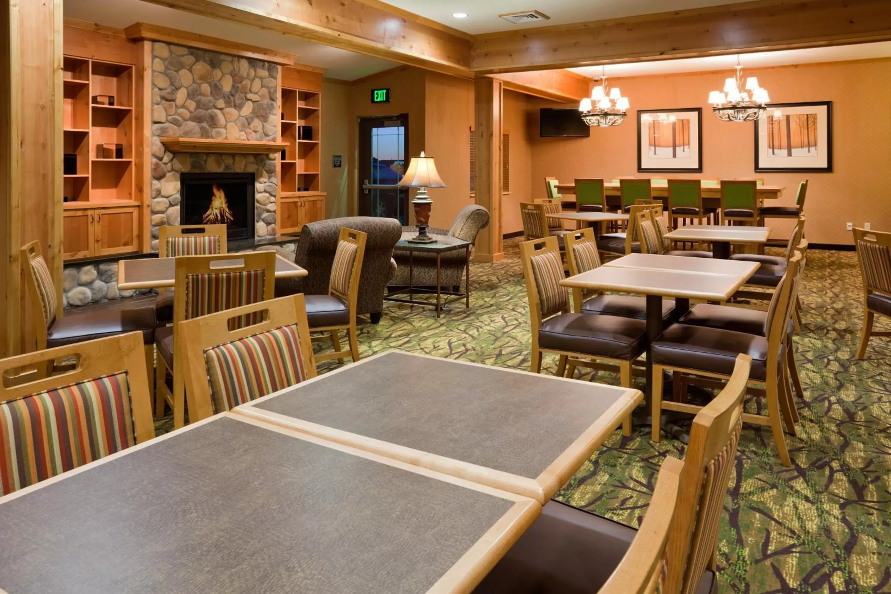 Coffee/tea facilities, Restaurant/Places to Eat in Hawthorn Suites by Wyndham Minot