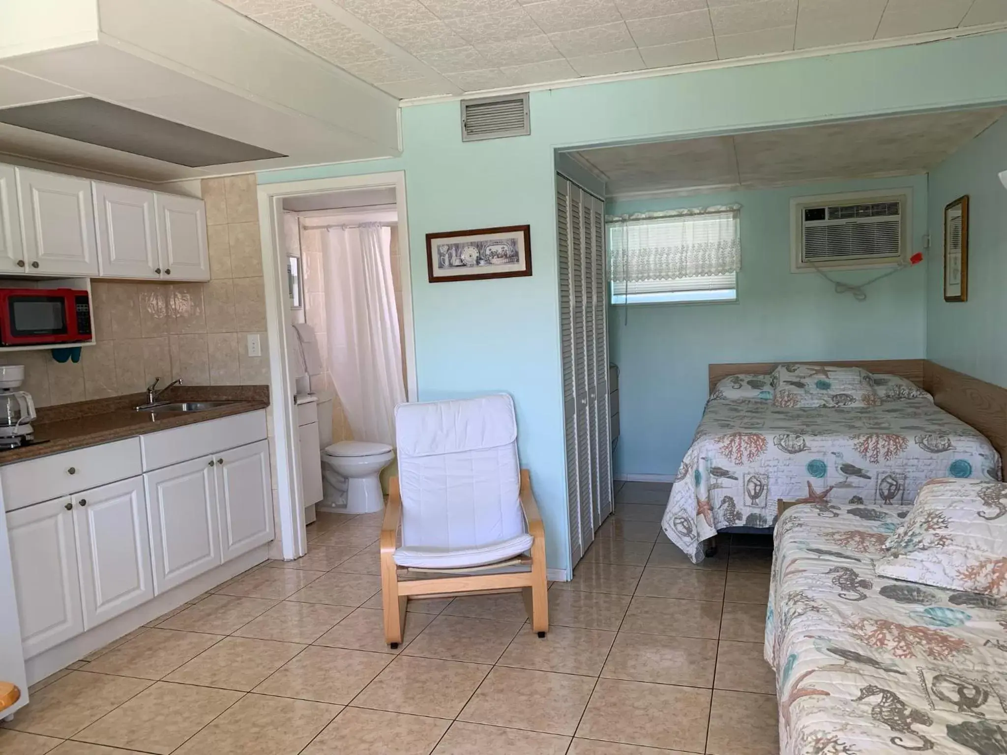 Photo of the whole room, Seating Area in Carousel Motel -Redington Shores