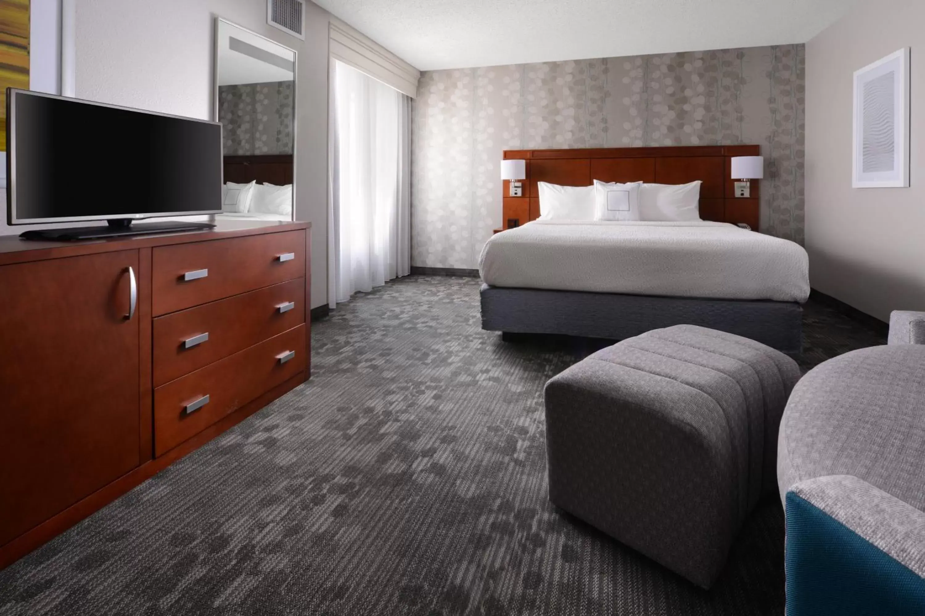 Bedroom, Bed in Courtyard Marriott Houston Pearland