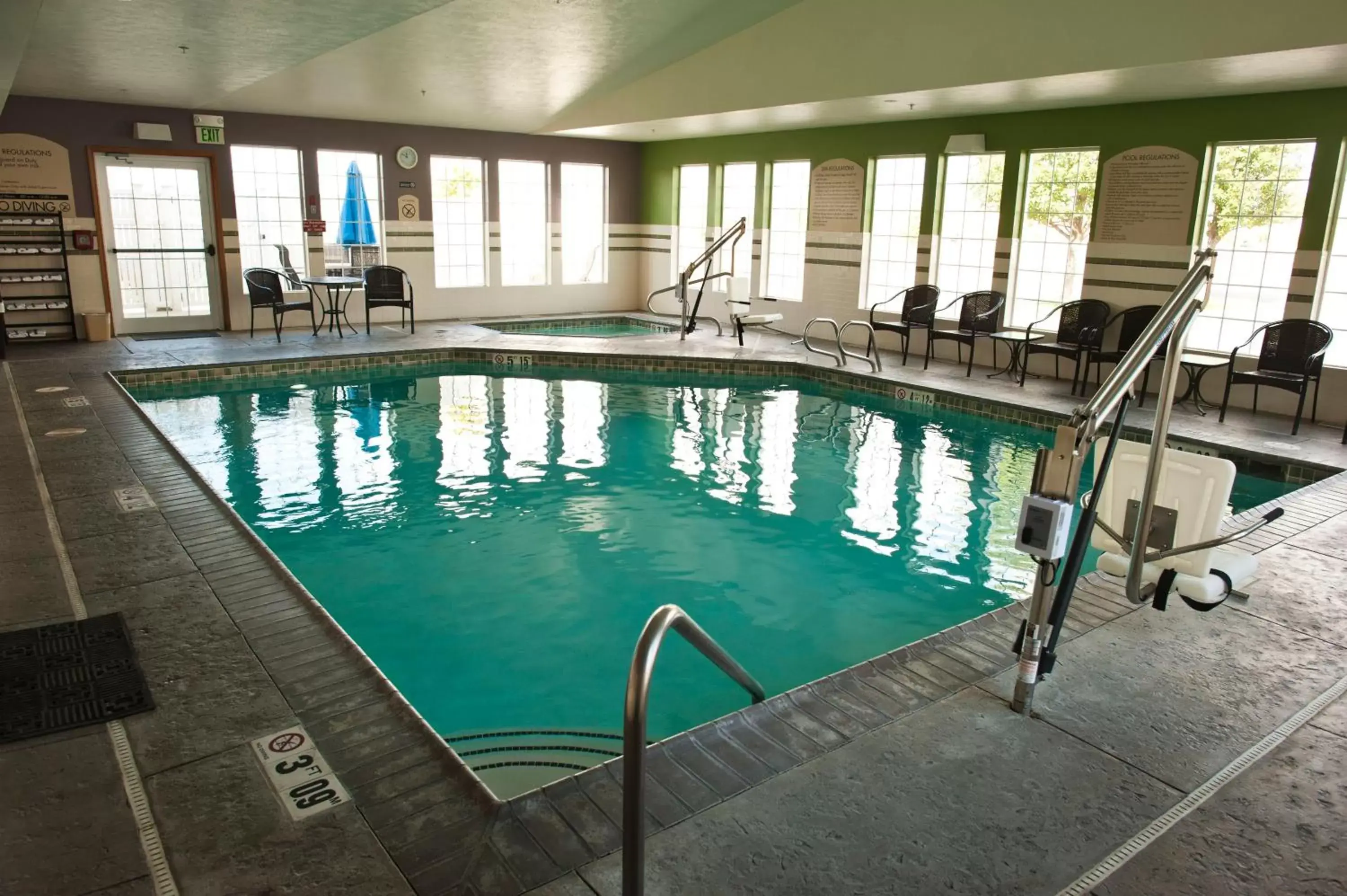 Swimming pool in Holiday Inn Express Walla Walla by IHG Swimming pool in Holiday Inn Express Walla Walla by IHG