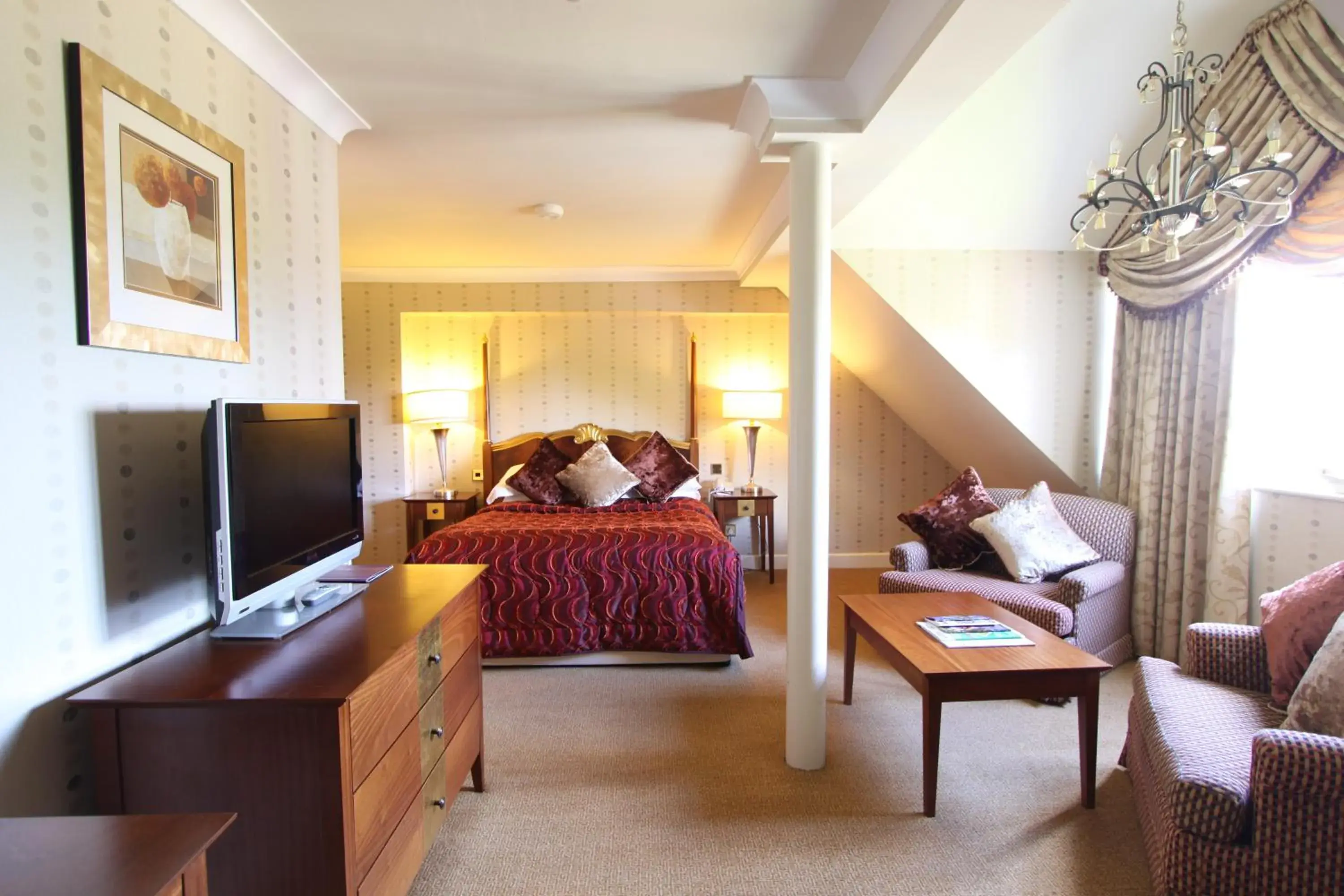 Bed, TV/Entertainment Center in Grosvenor Pulford Hotel & Spa