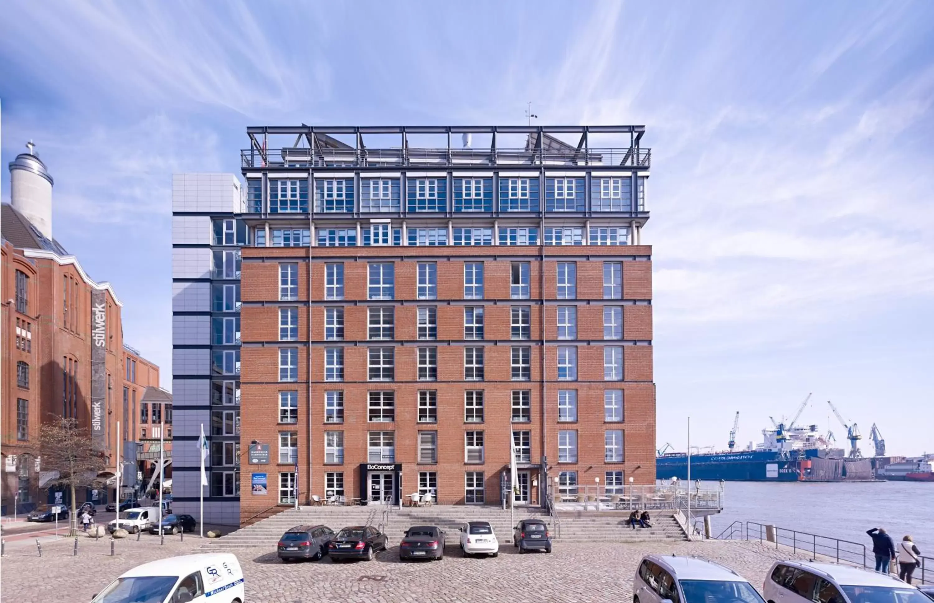 Facade/entrance, Property Building in GINN Hotel Hamburg Elbspeicher