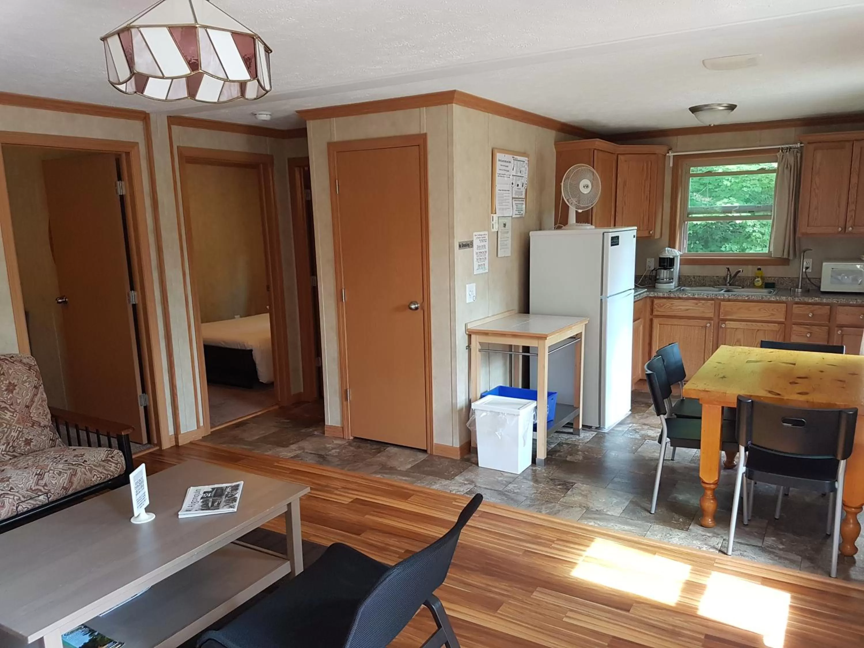 Kitchen or kitchenette in Parkway Cottage Resort and Trading Post