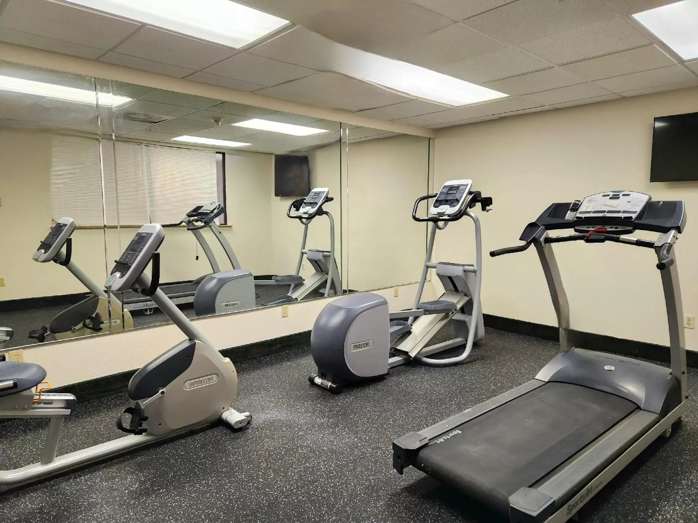 Fitness centre/facilities in Days Inn & Suites by Wyndham Houston North/Aldine Fitness centre/facilities in Days Inn & Suites by Wyndham Houston North/Aldine