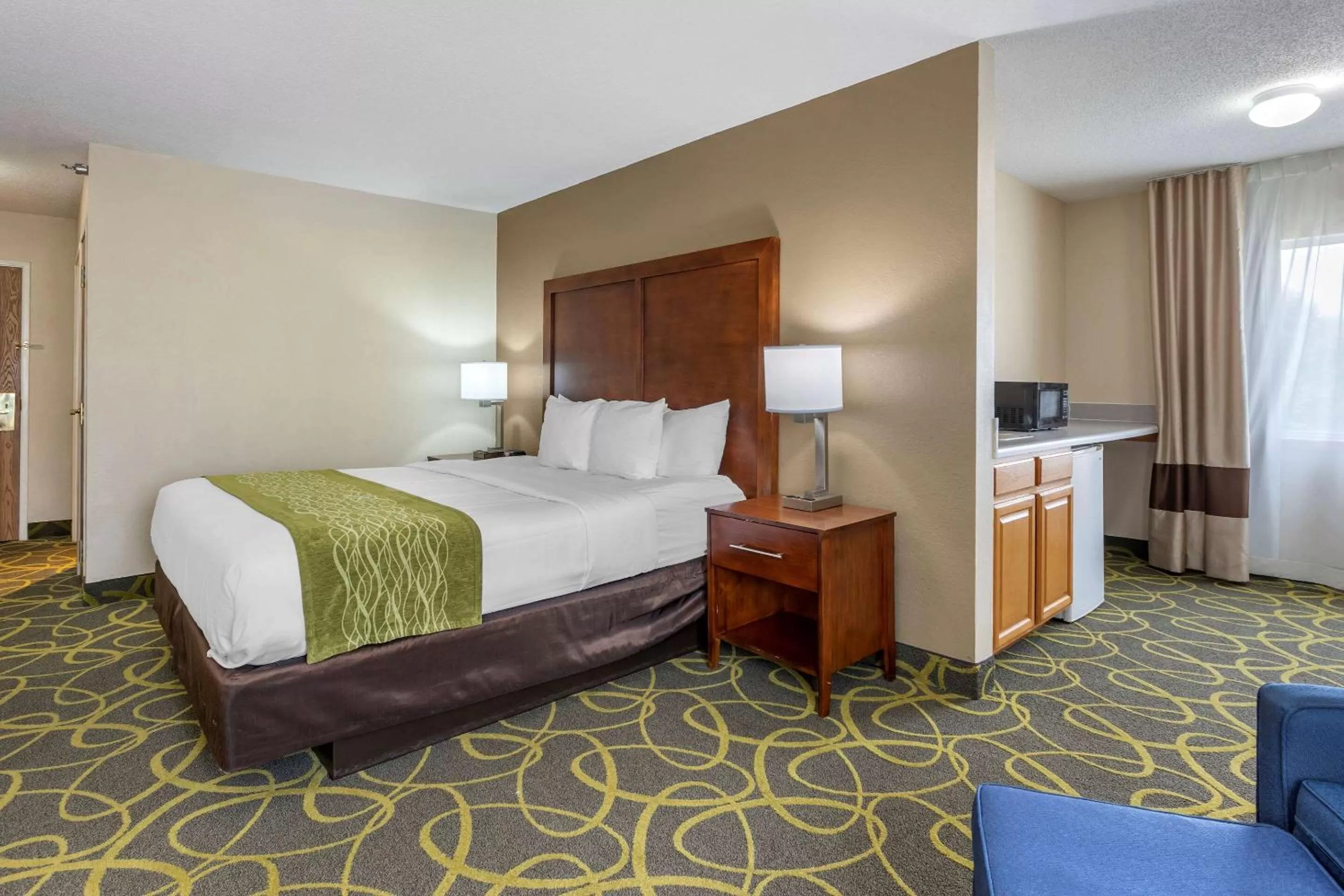 Photo of the whole room, Bed in Comfort Inn Muscatine near Hwy 61