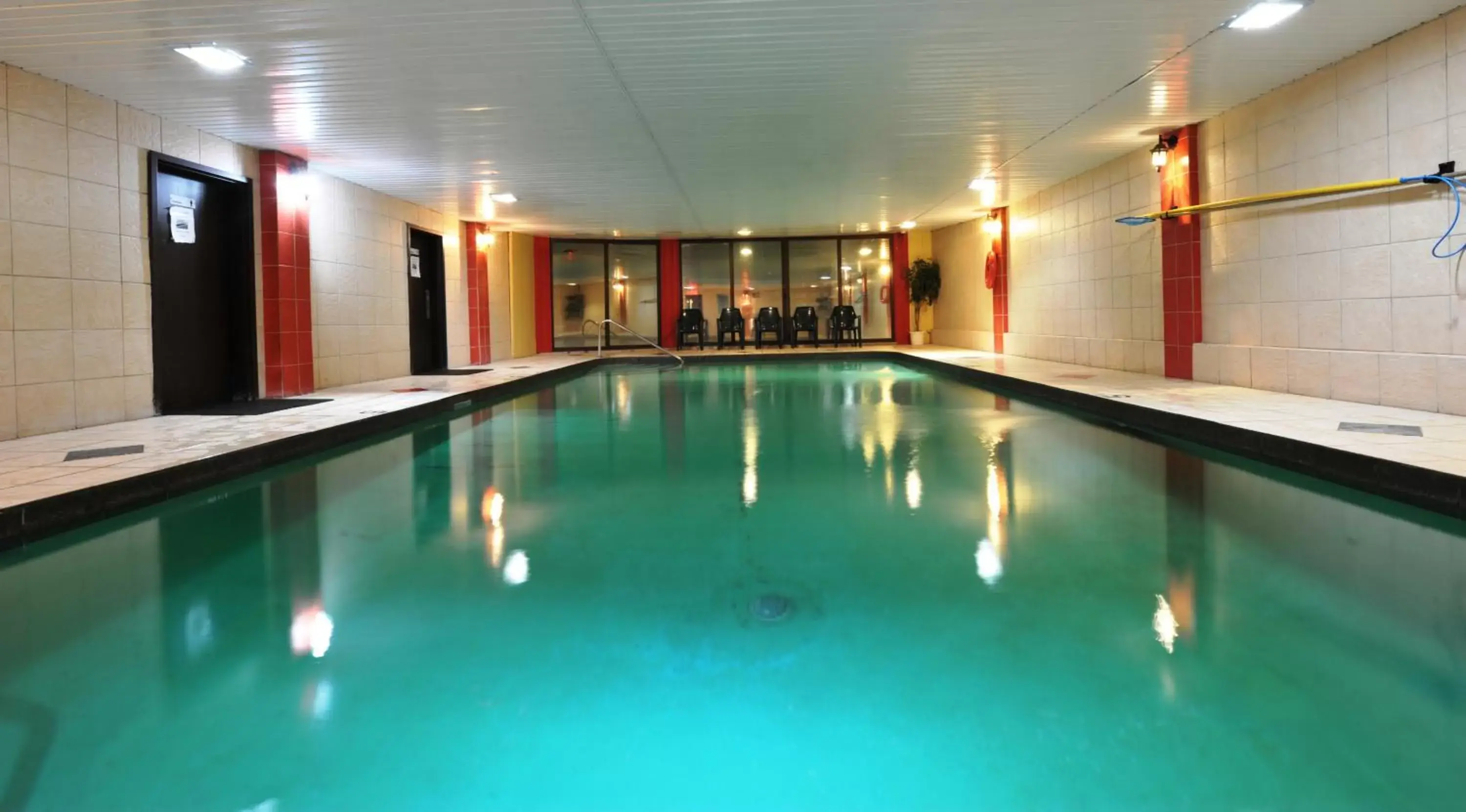 Swimming Pool in Hotel Le Voyageur