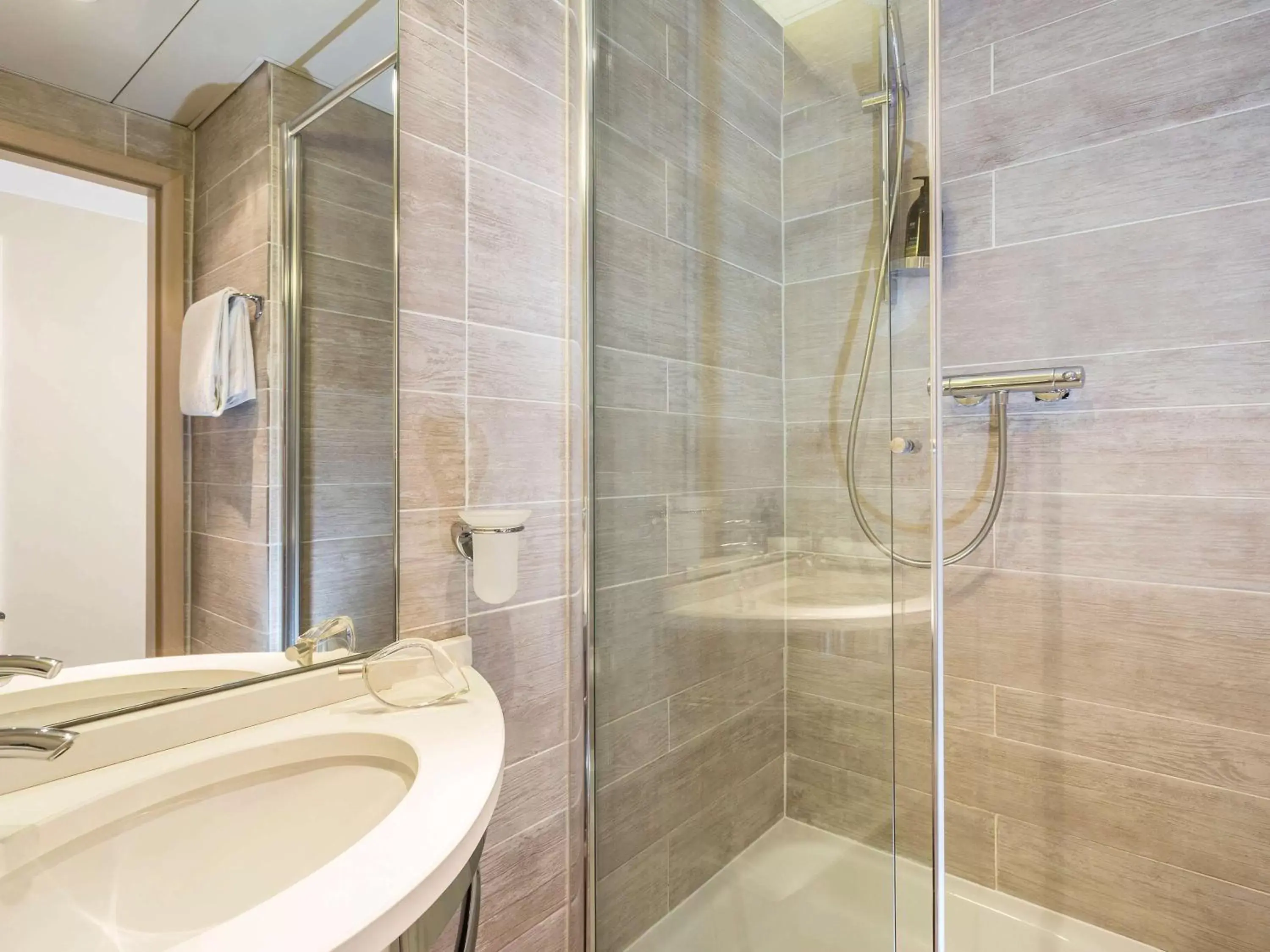 Photo of the whole room, Bathroom in Aparthotel Adagio Genève Mont-Blanc