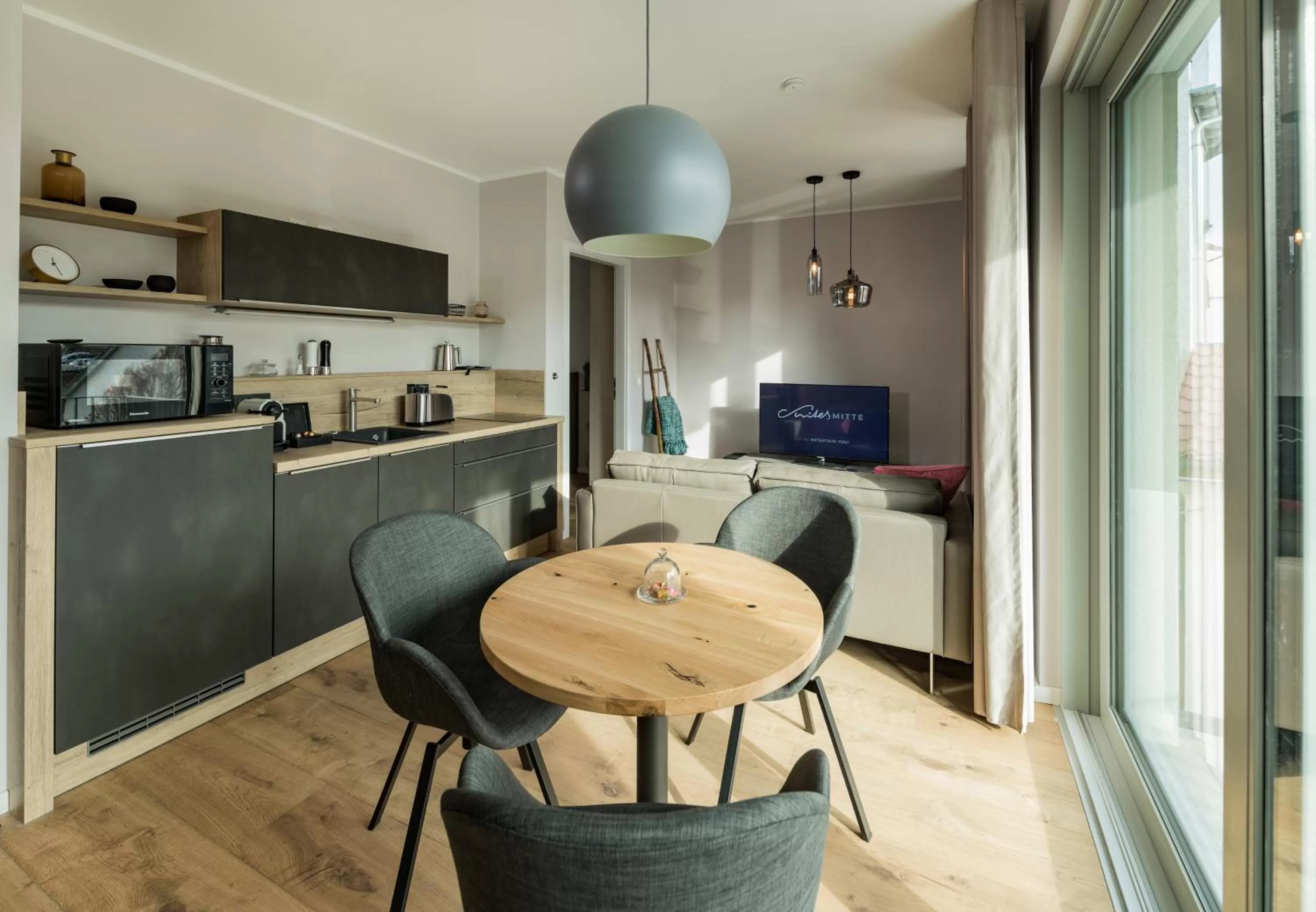 TV and multimedia in Suites MITTE - Aparthotel