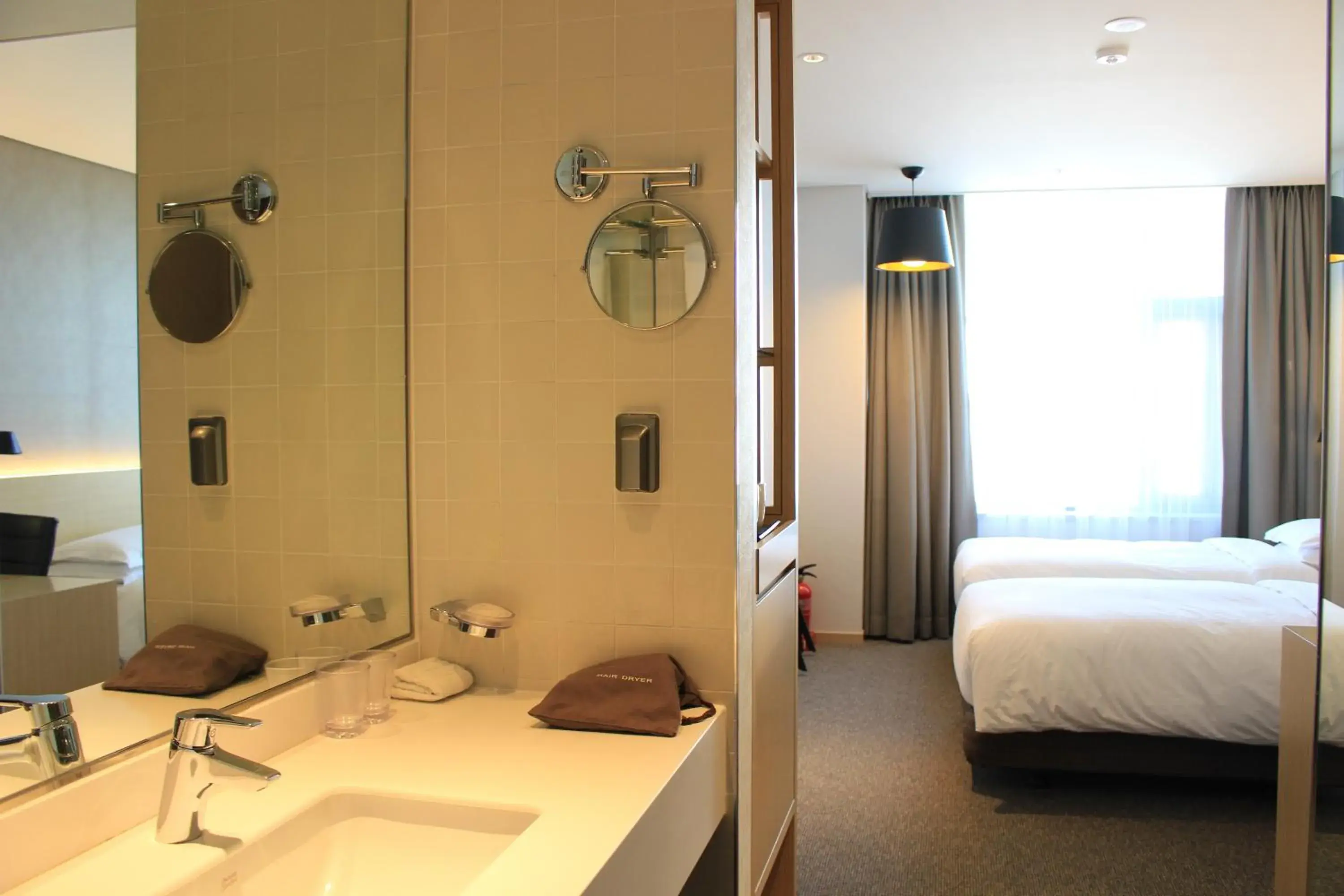 Bathroom, Bed in Arirang Hill Hotel Dongdaemun