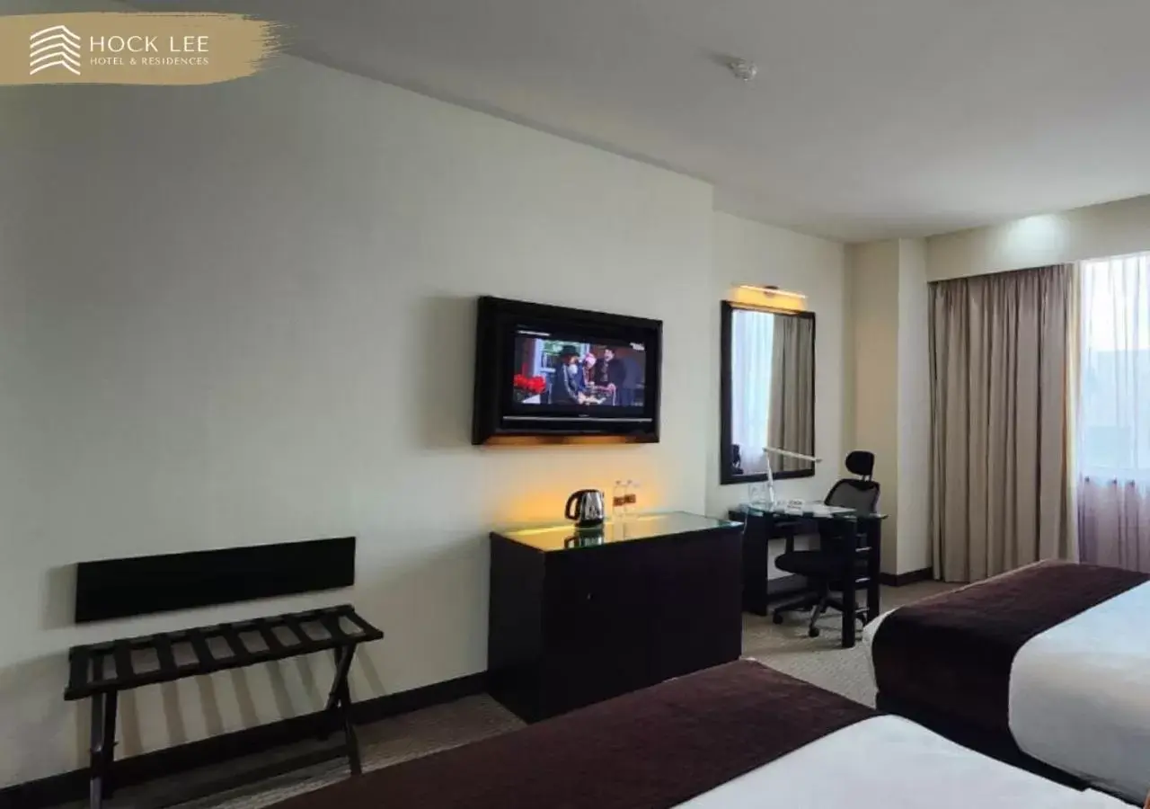 Bed, TV/Entertainment Center in Hock Lee Hotel & Residences