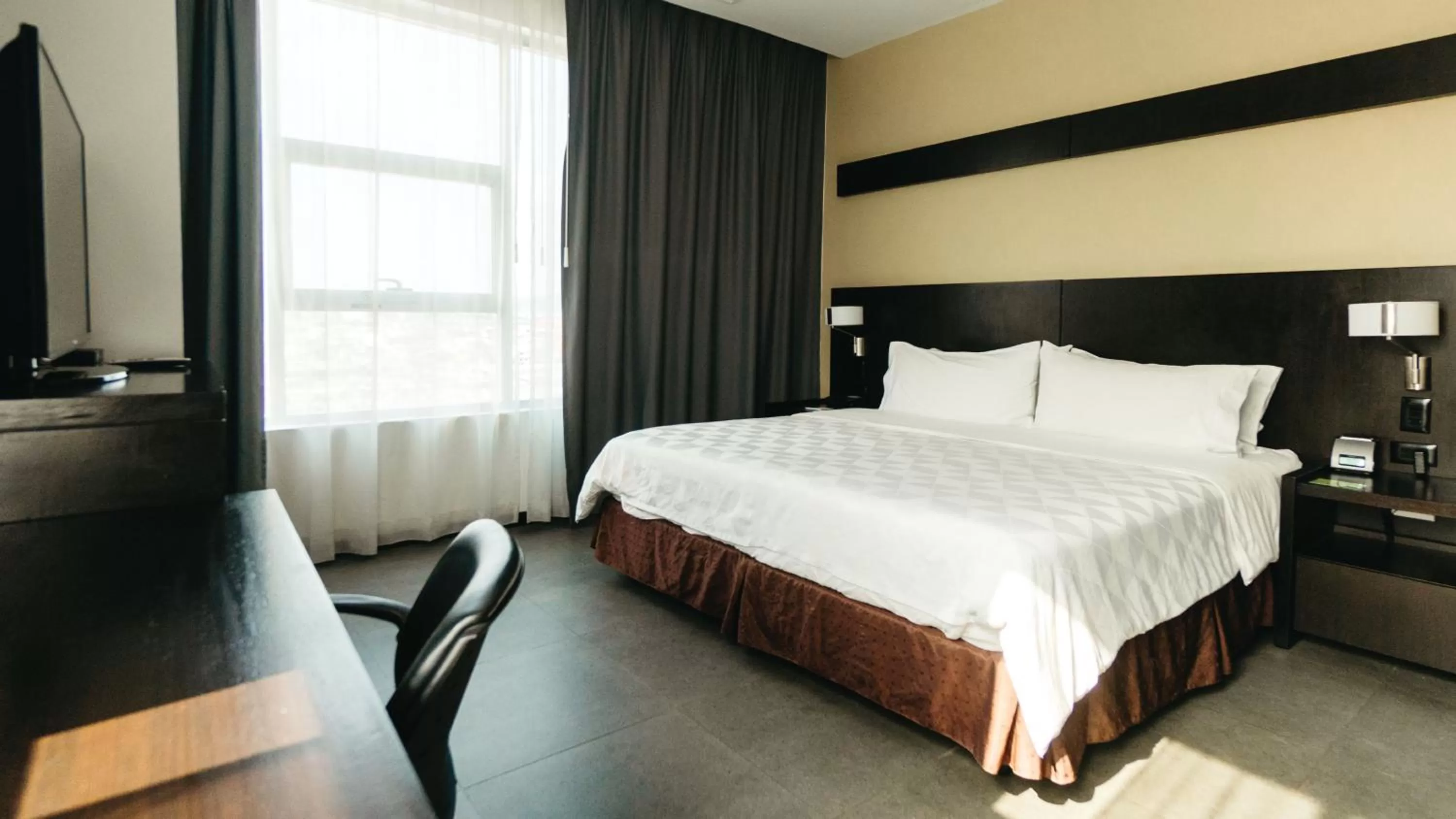 Photo of the whole room, Bed in Holiday Inn Guayaquil Airport by IHG