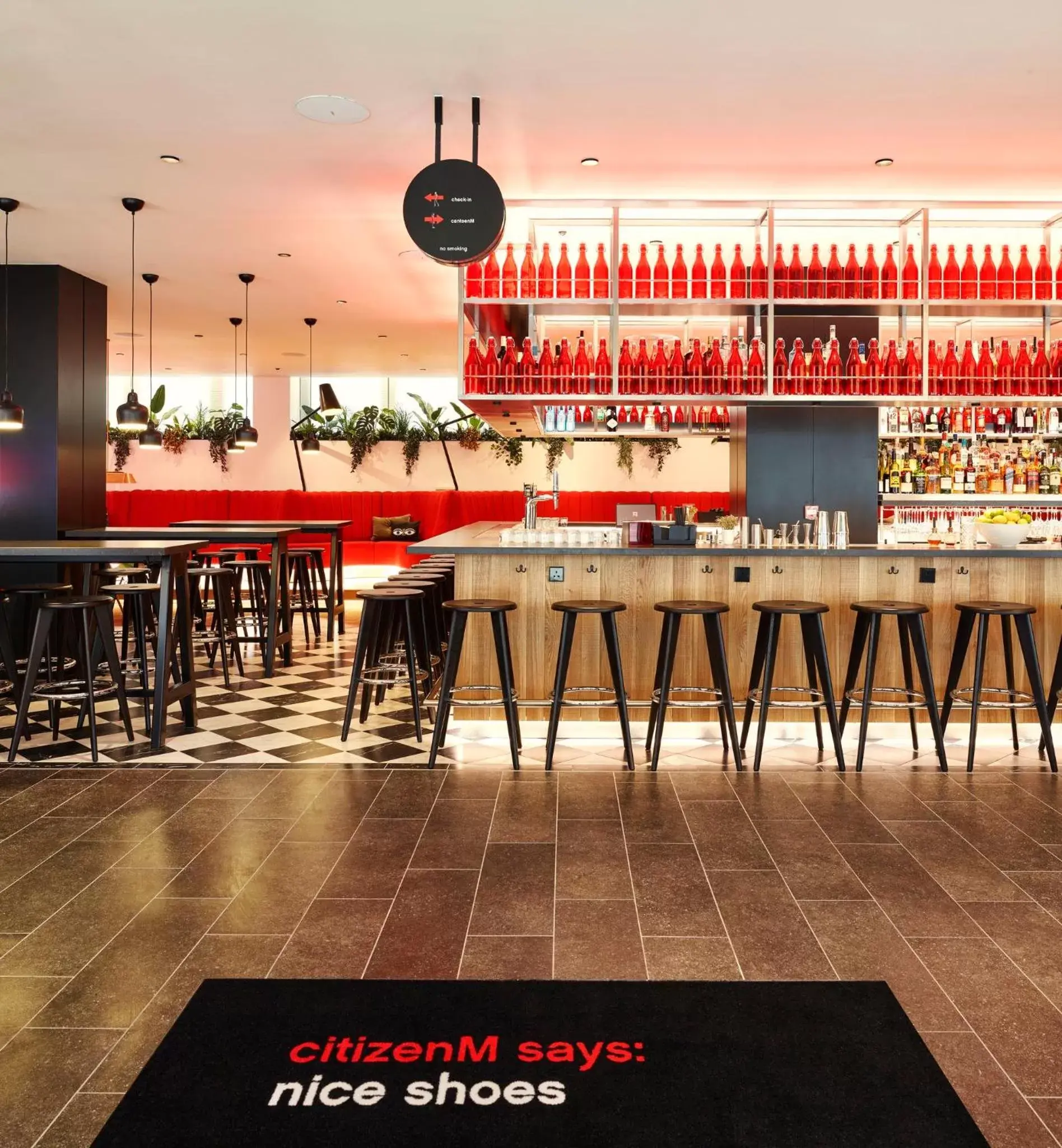 Lounge or bar, Lounge/Bar in citizenM London Victoria Station