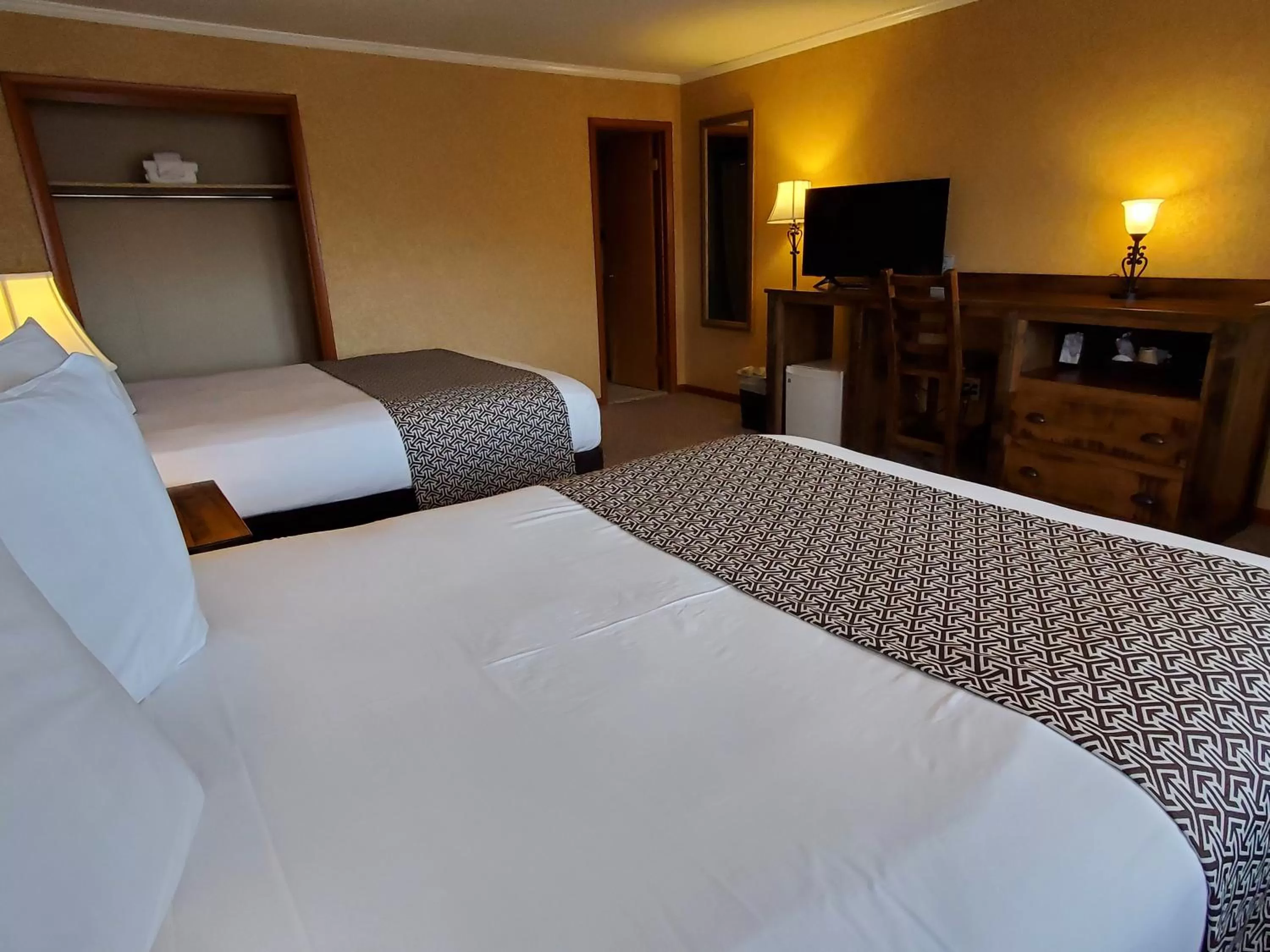 Property building, Bed in Bayside Resort, Lake George NY