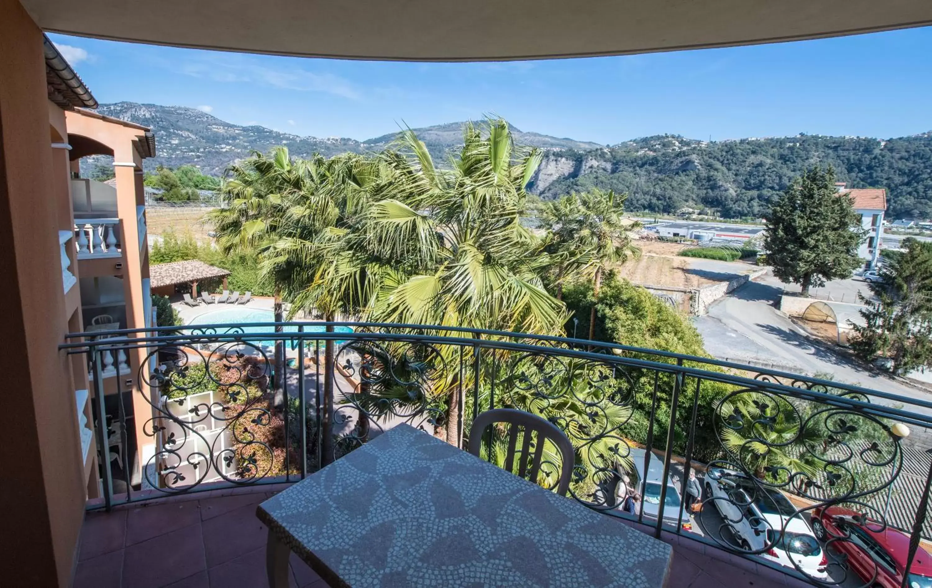 Balcony/Terrace in Appart Hotel Lou Castelet