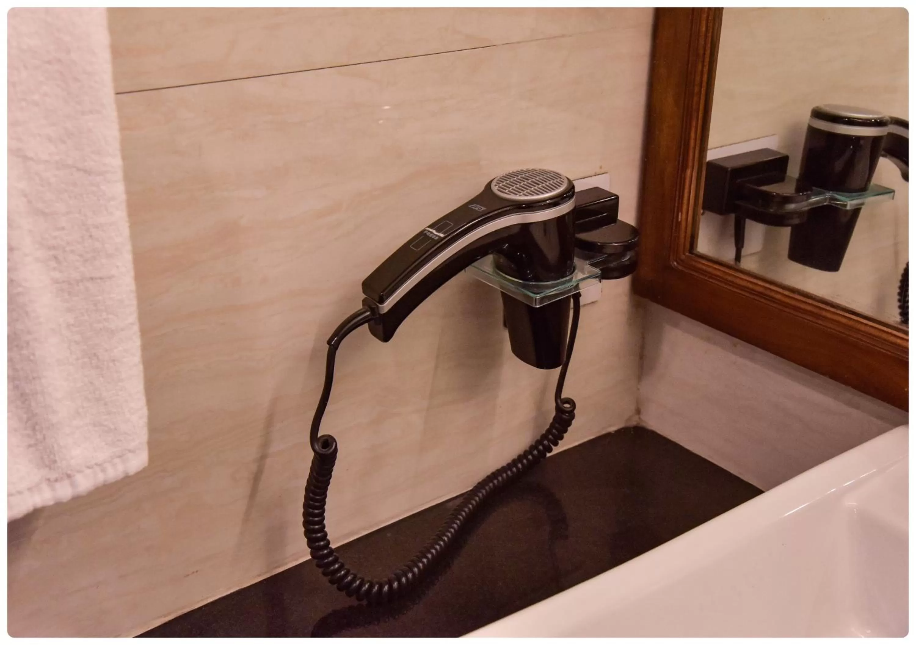 Bathroom in Cedar Inn