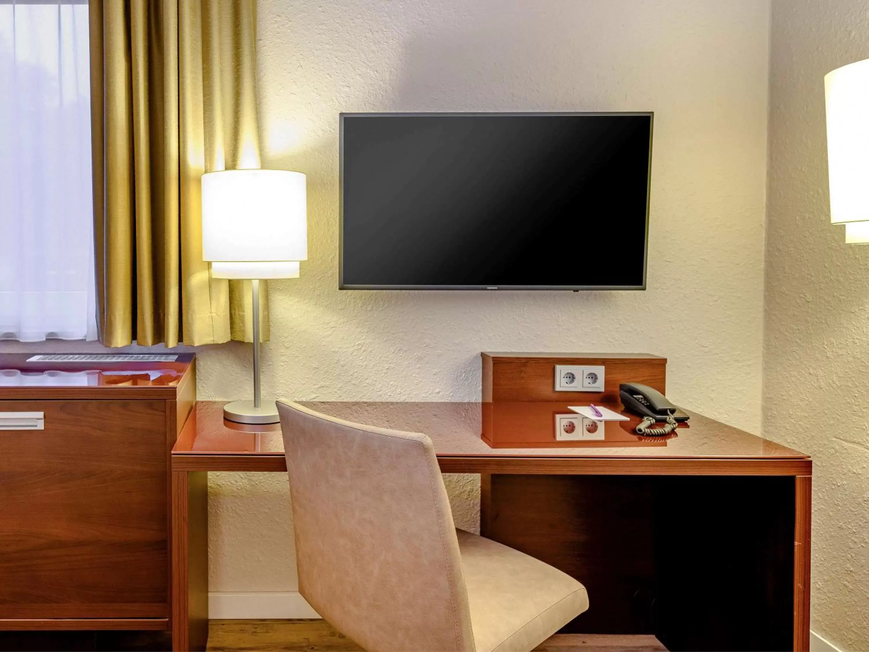 Photo of the whole room, TV/Entertainment Center in Mercure Hotel Duisburg City