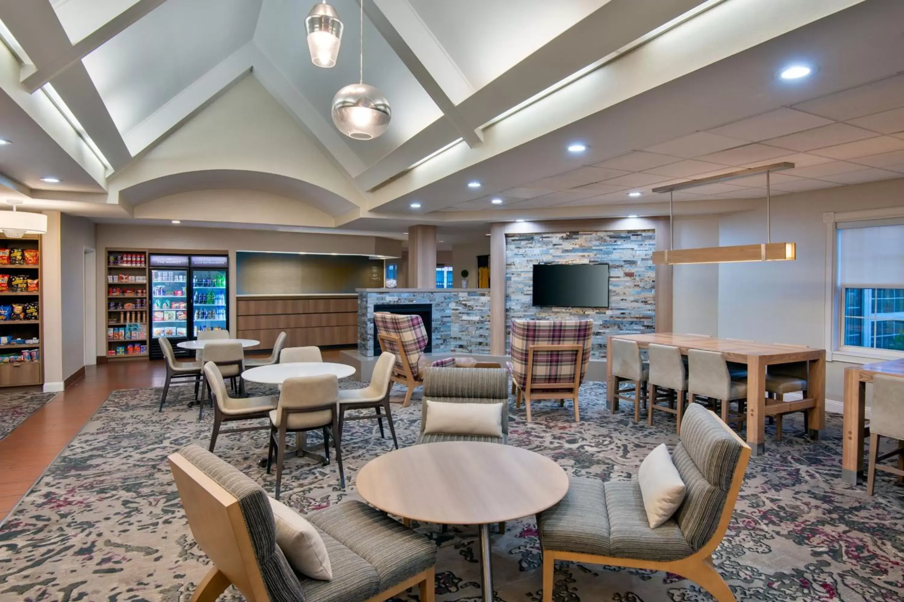 Lobby or reception, Lounge/Bar in Residence Inn by Marriott Boston Brockton/Easton