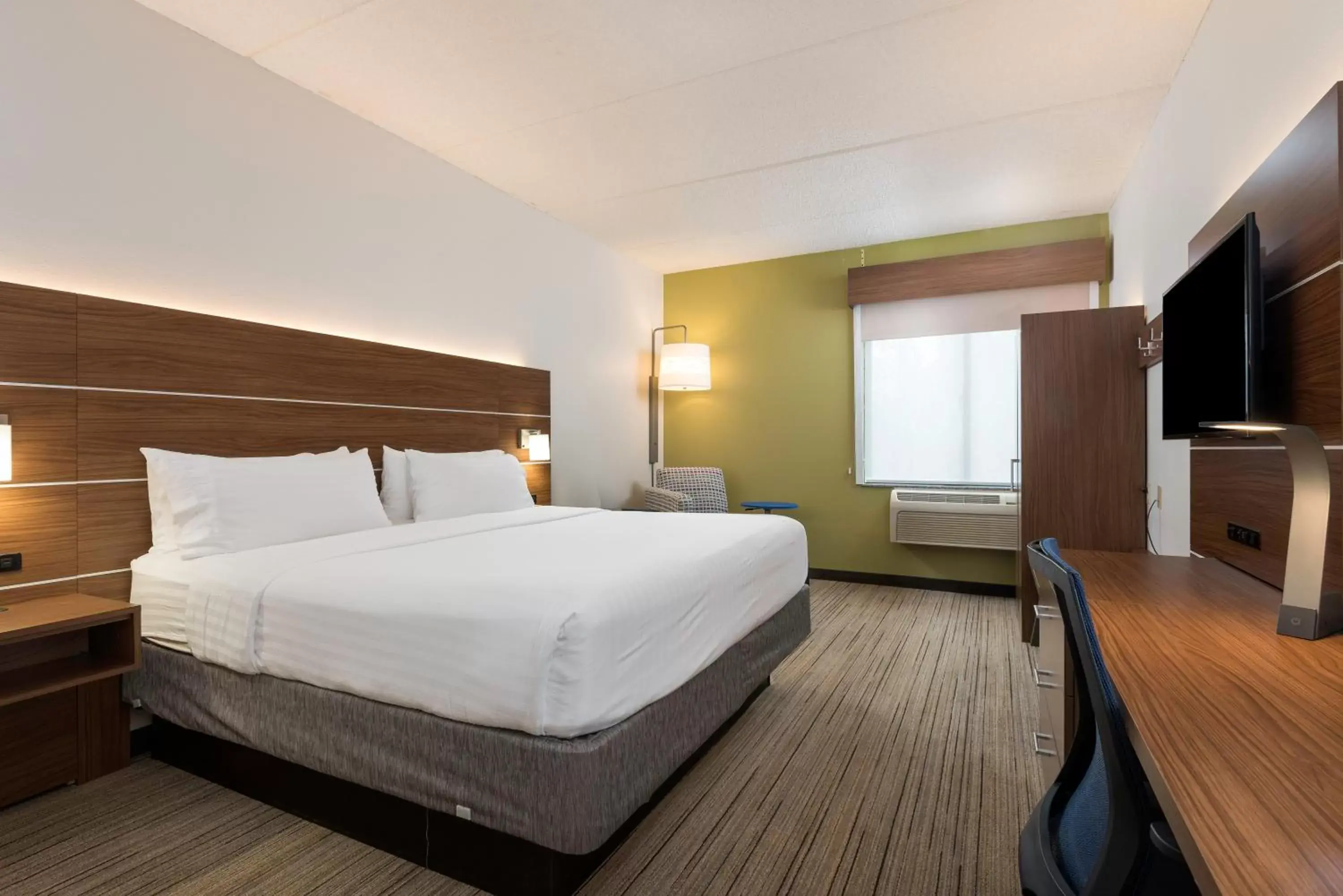 Photo of the whole room, Bed in Holiday Inn Express Hotel & Suites Charlotte Airport-Belmont, an IHG Hotel