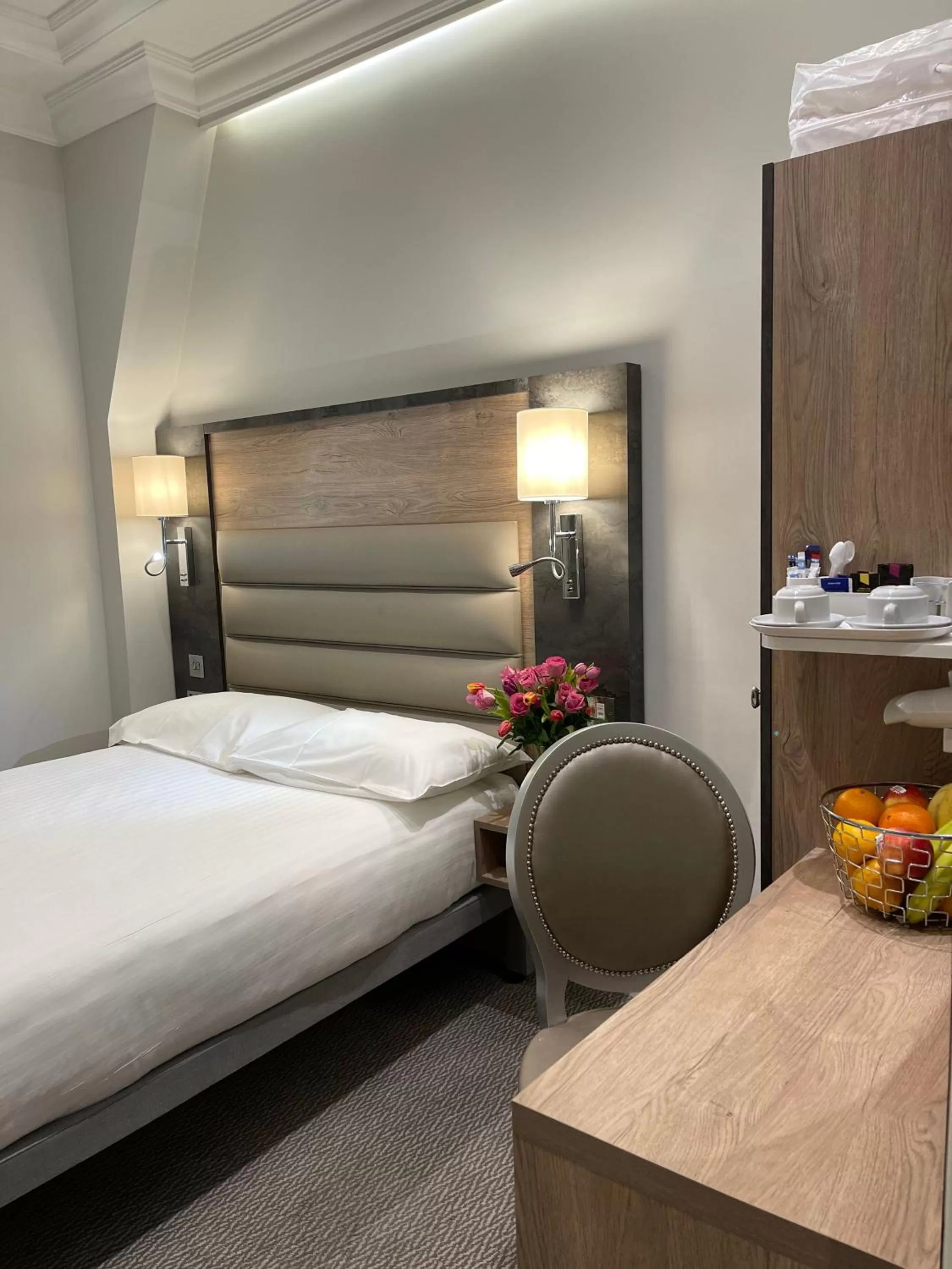 Bed in Best Western Buckingham Palace Rd