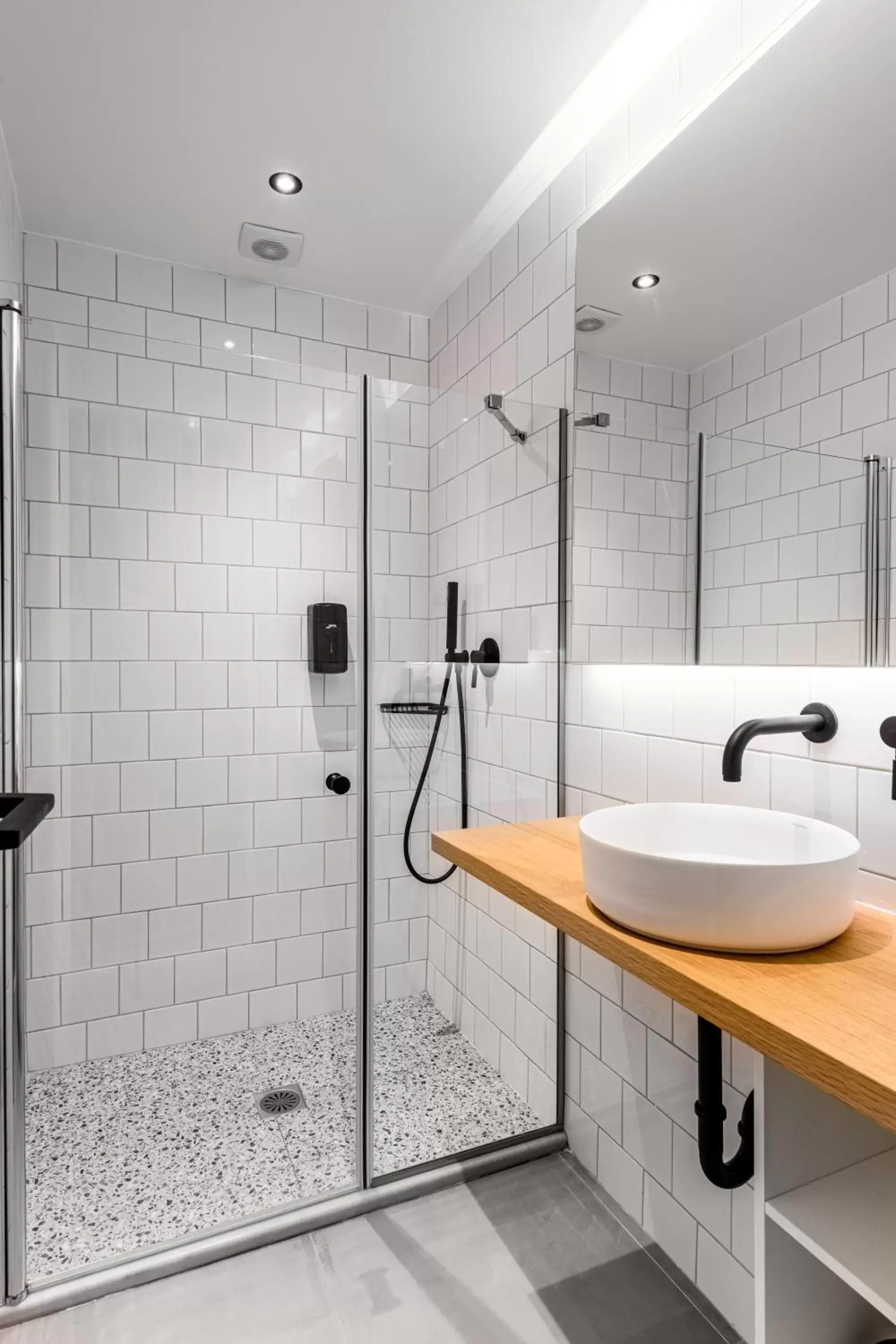 Shower, Bathroom in Mosaikon