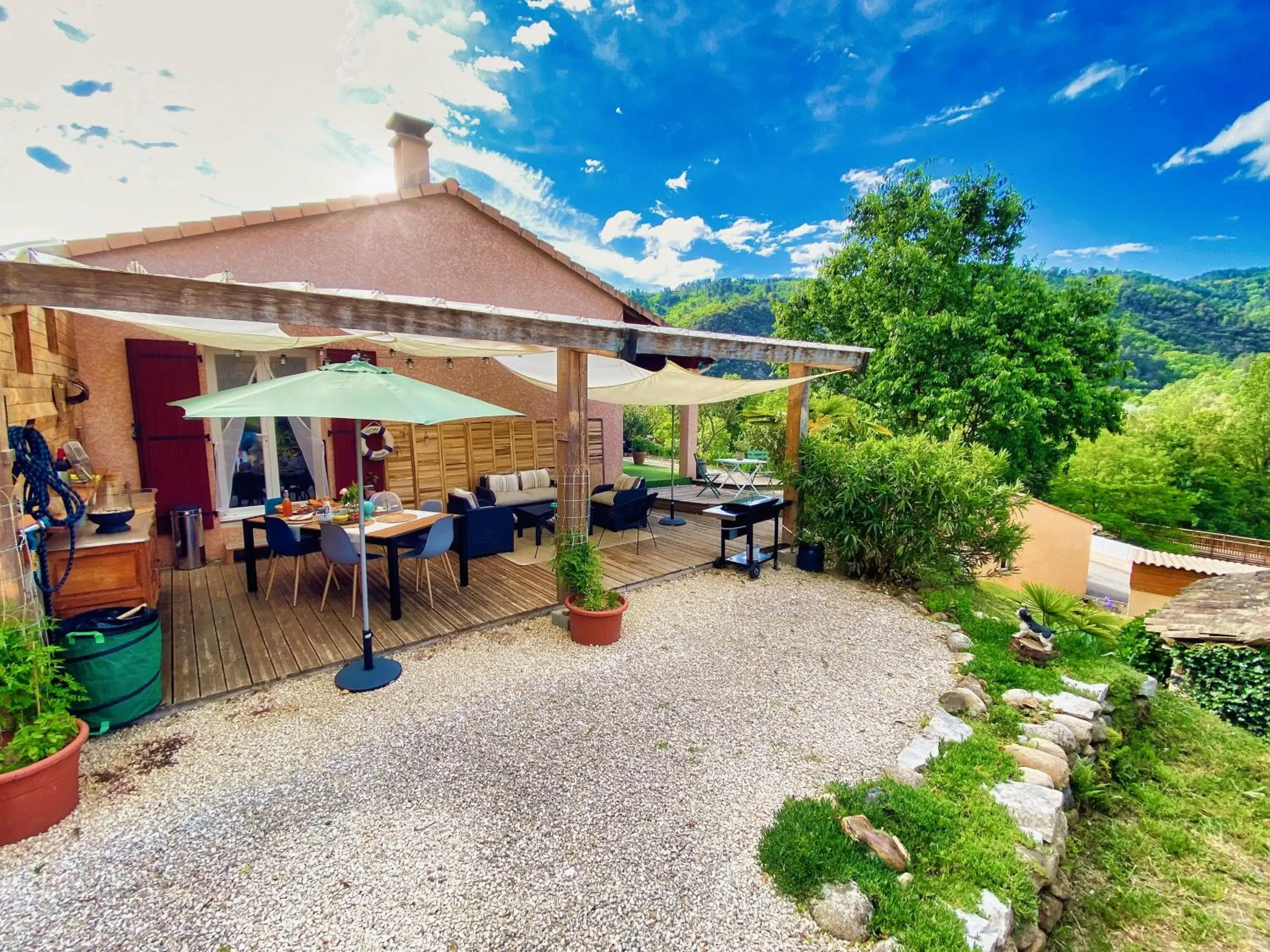 Patio in DOUCE QUIETUDE