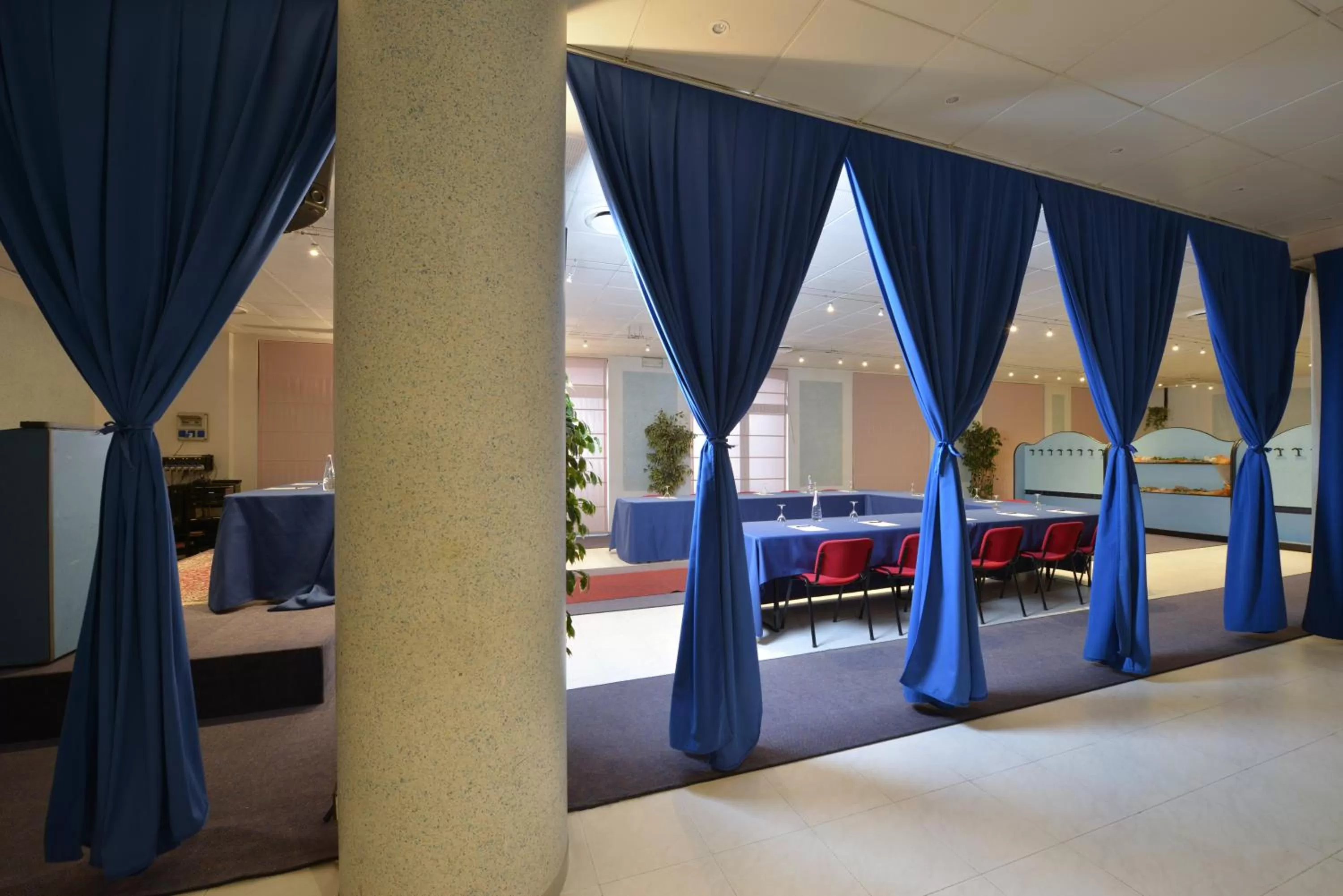 Meeting/conference room, Bed in Hotel Eden