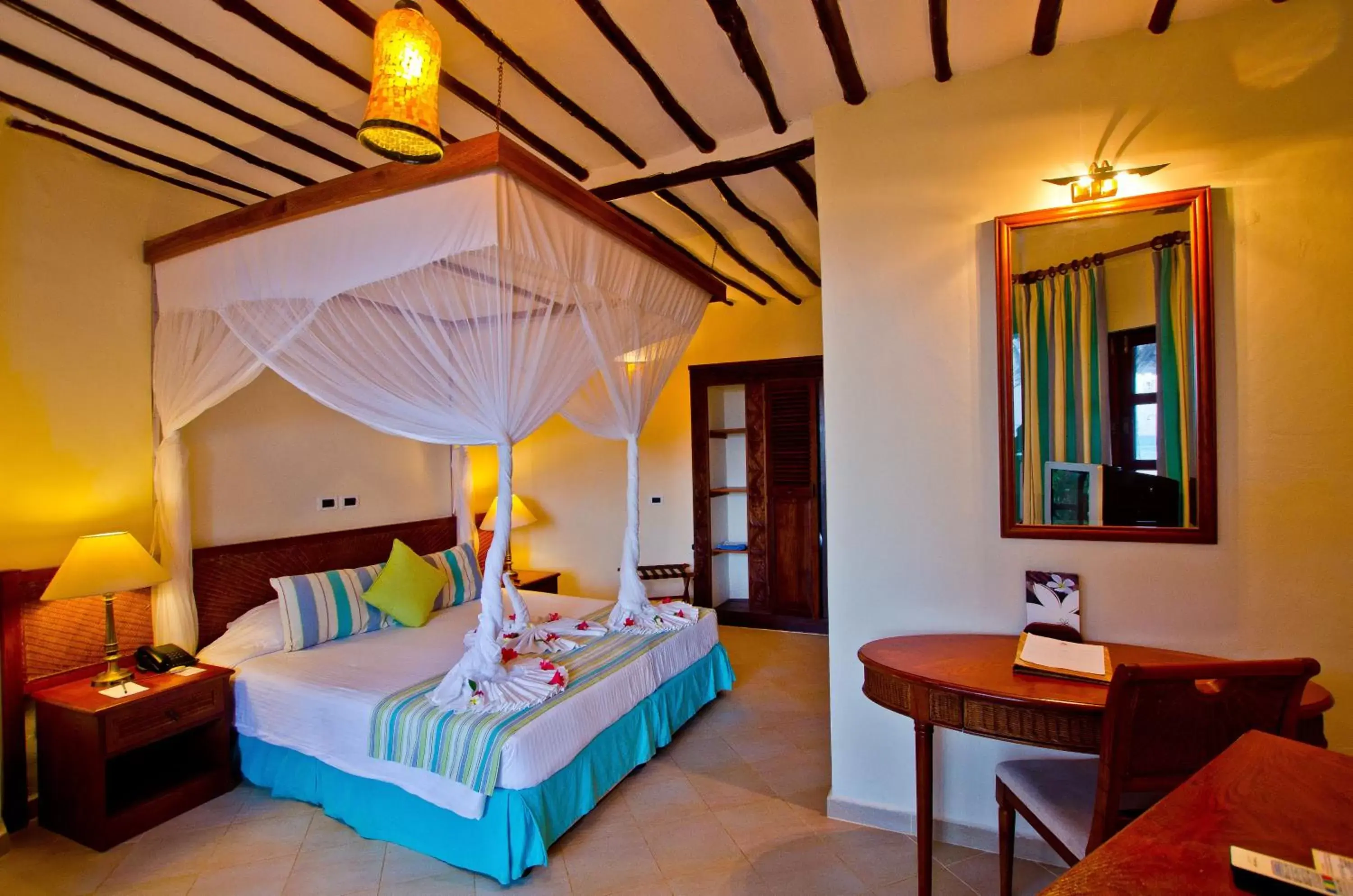 Photo of the whole room, Bed in Sultan Sands Island Resort