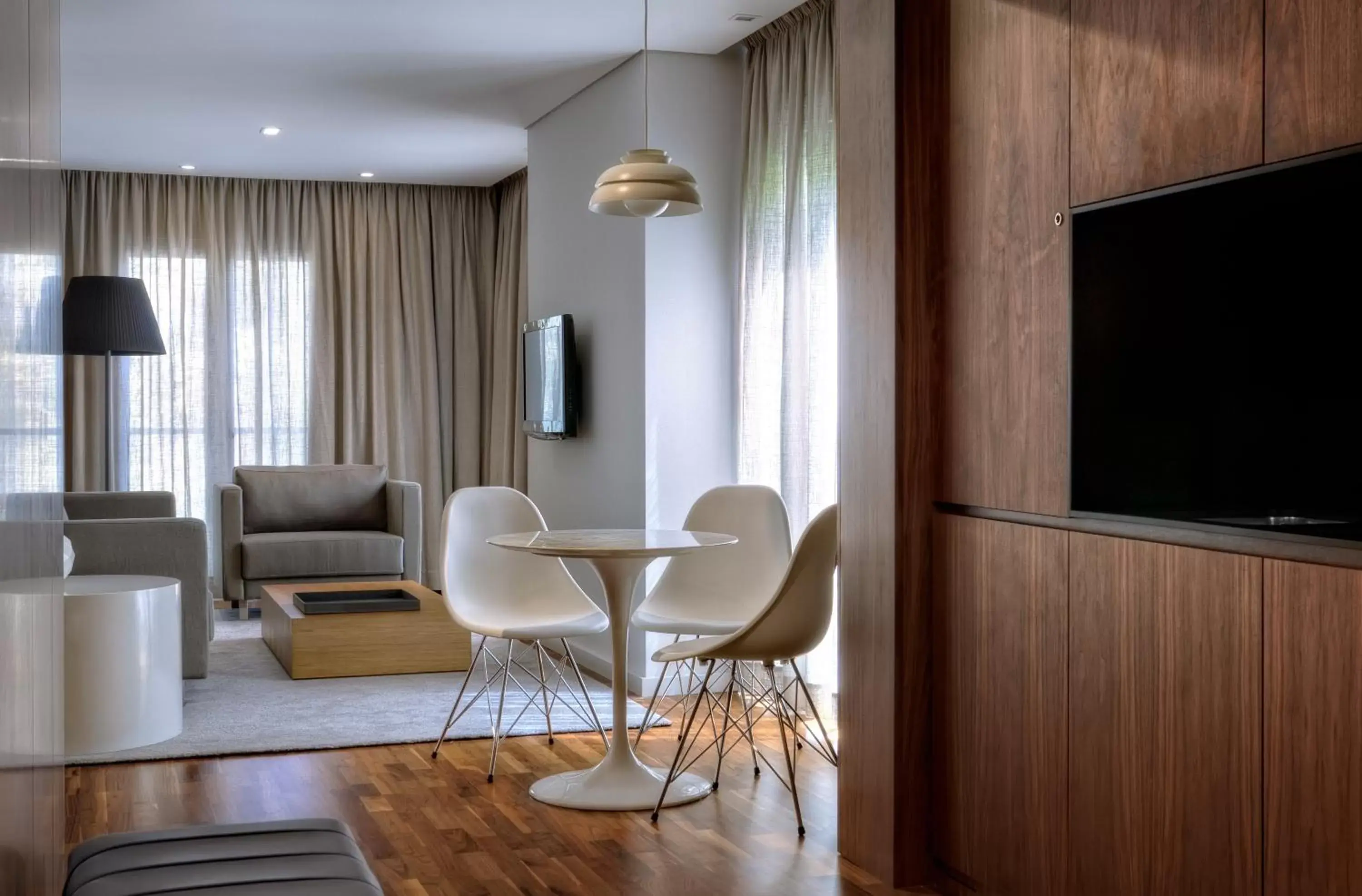 Living room, TV/Entertainment Center in Altis Prime Hotel