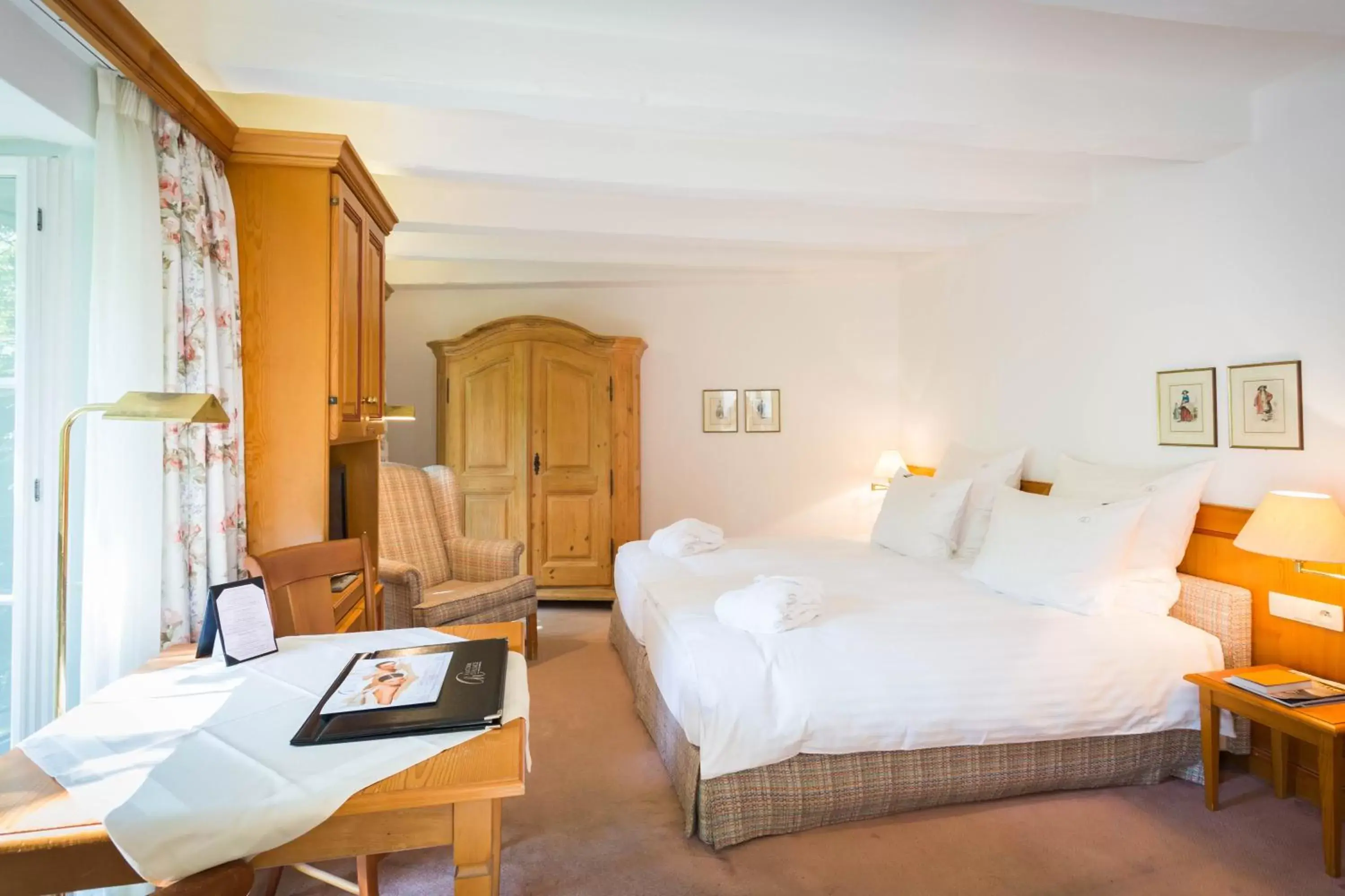 Bedroom, Bed in A La Cour d'Alsace