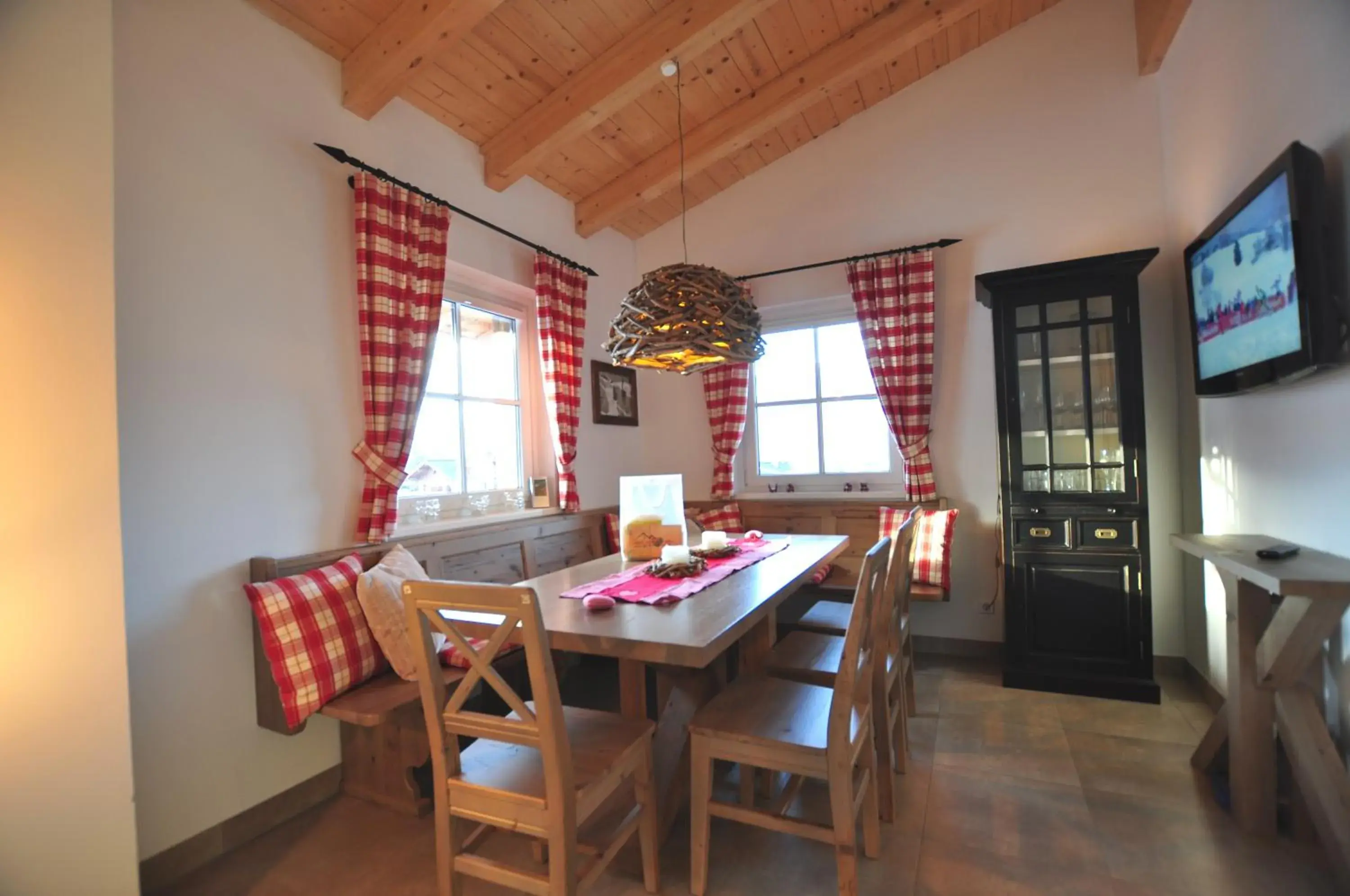 Dining Area in Avenida Mountain Resort by Alpin Rentals