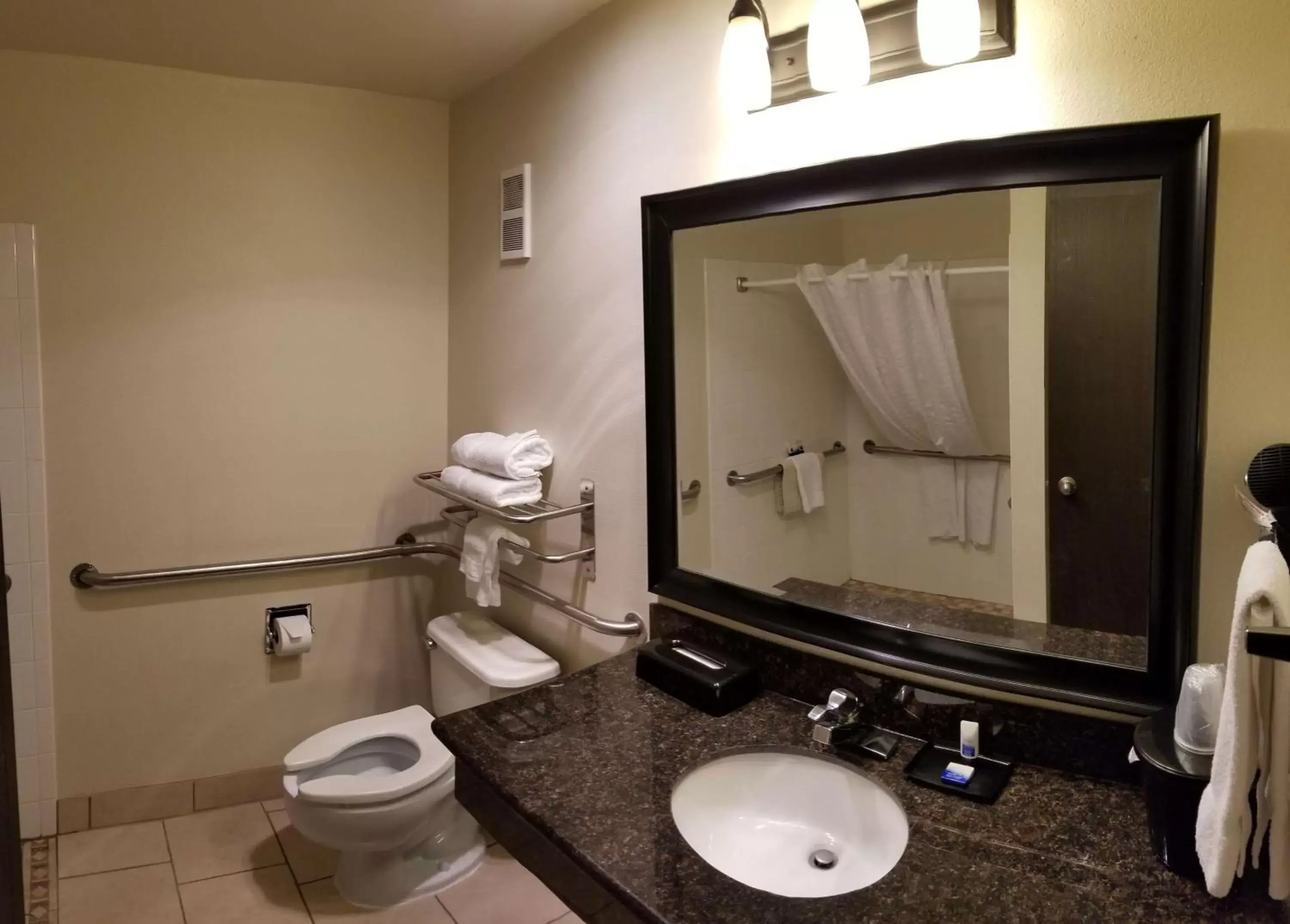 Bathroom in Best Western Alderwood