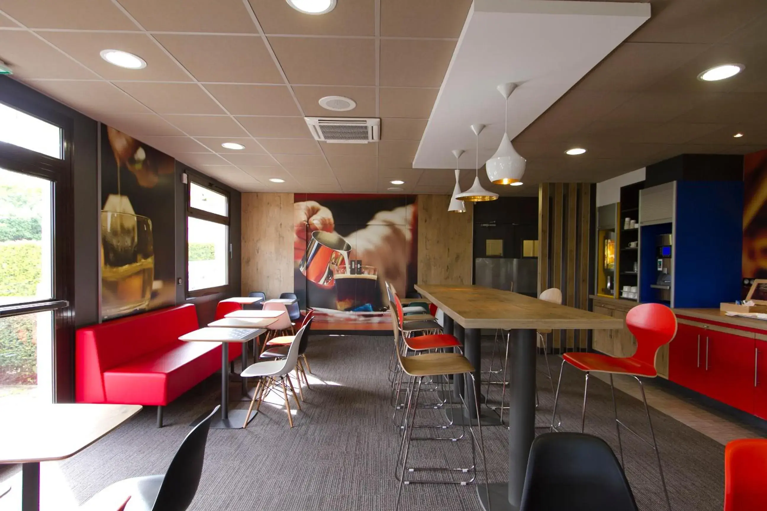 Buffet breakfast, Lounge/Bar in ibis Chambery