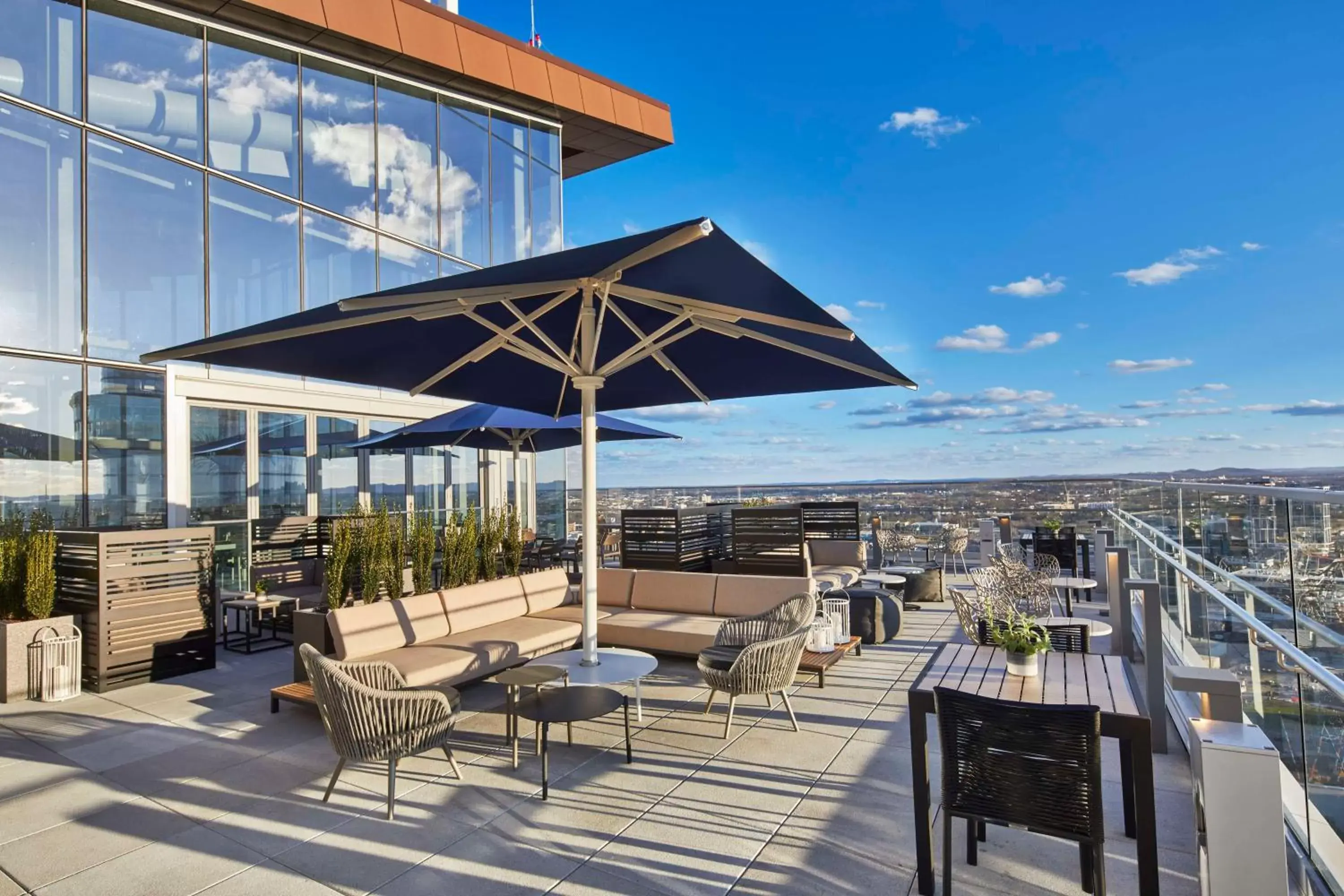 Patio, Restaurant/Places to Eat in Embassy Suites by Hilton Nashville Downtown