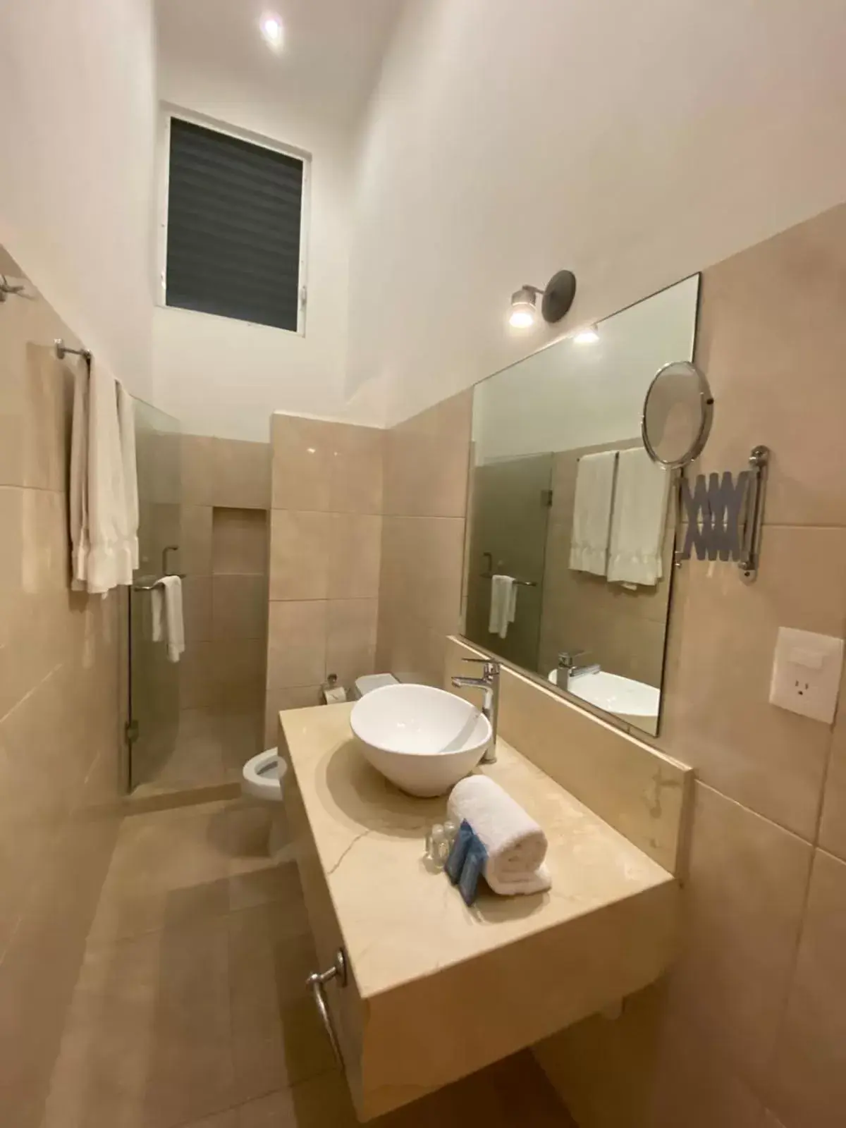 Shower, Bathroom in WINDAY HOTEL - Cerca 5a Avenida