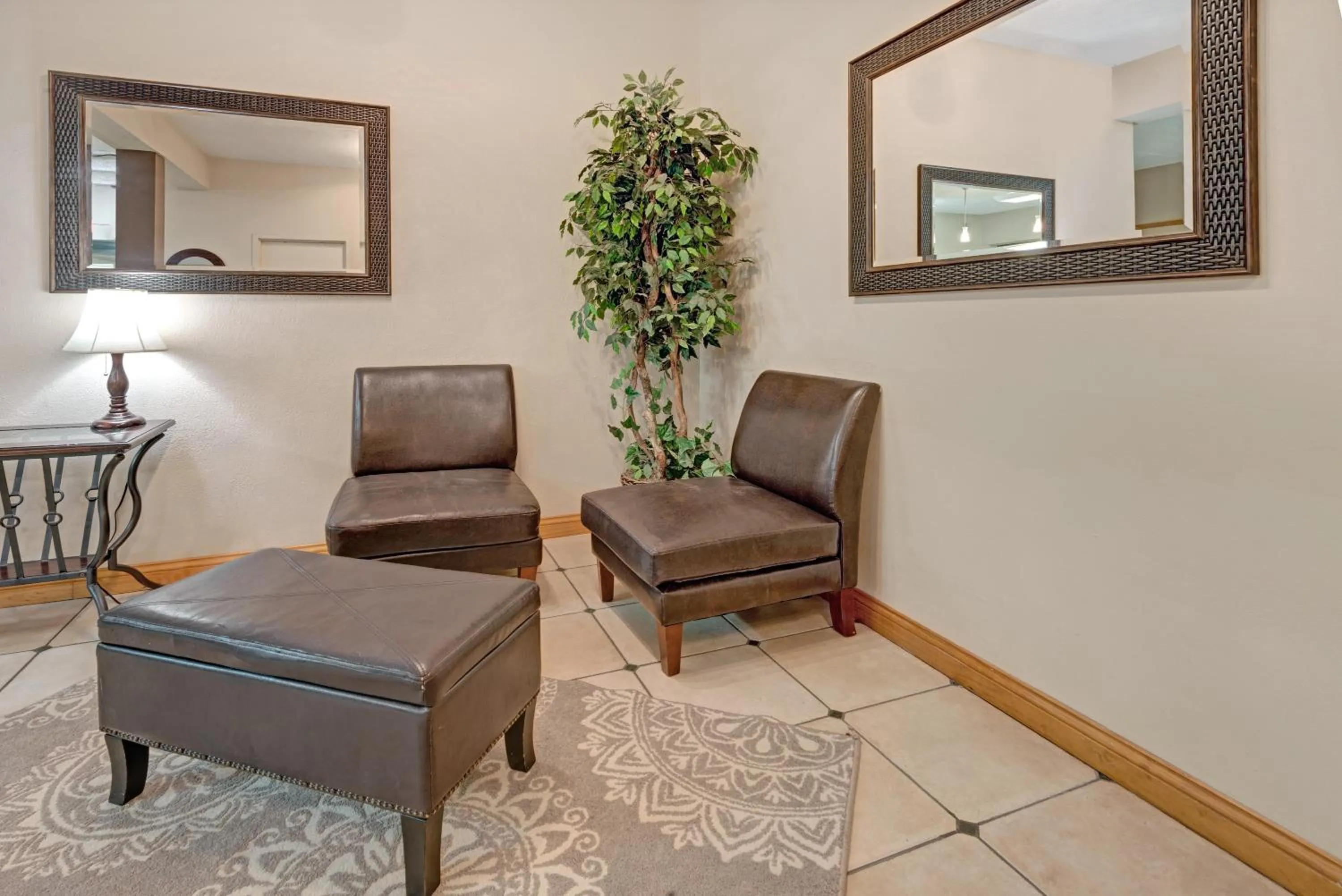 Seating area in Super 8 by Wyndham Indianapolis South