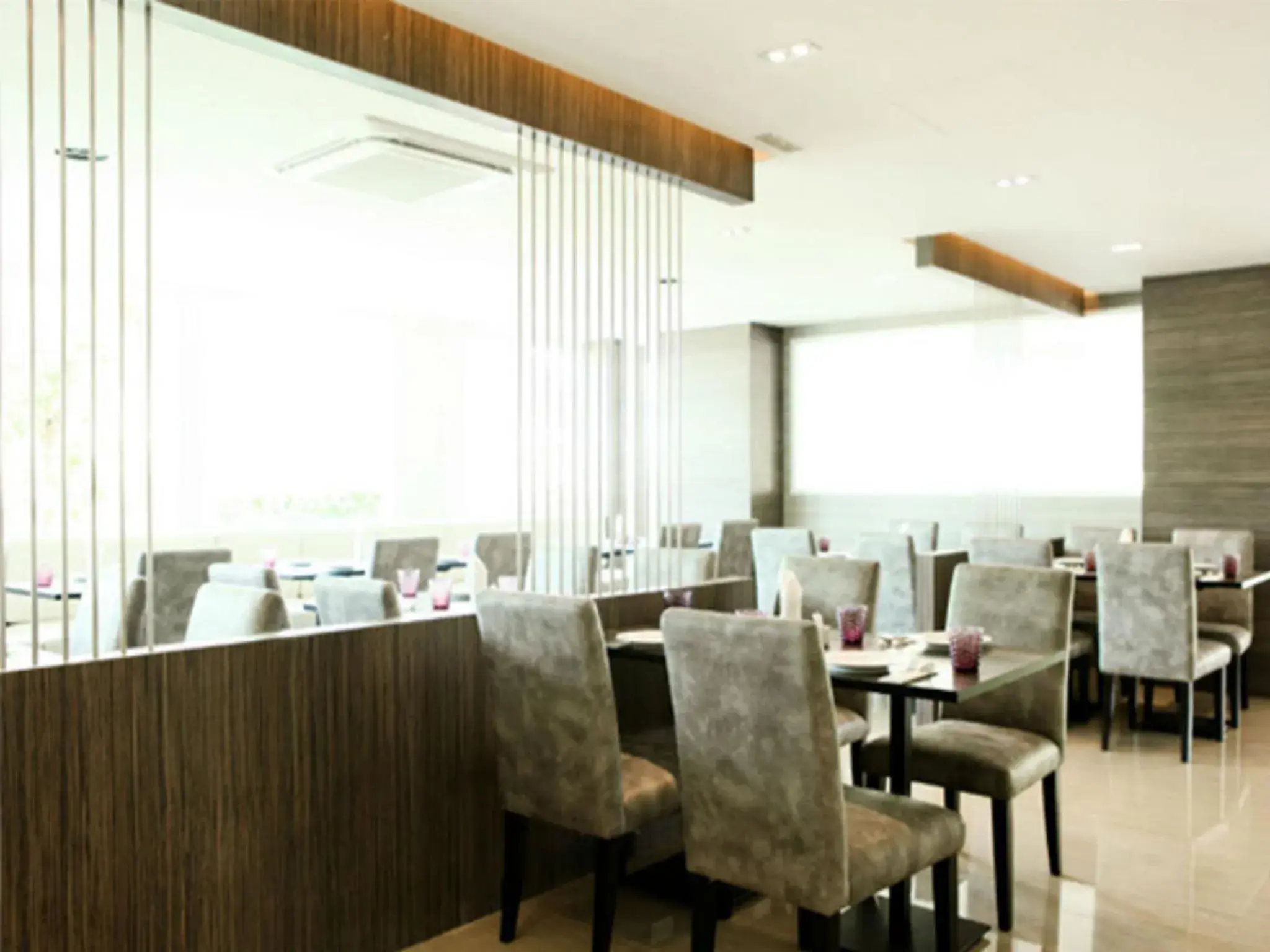 Restaurant/Places to Eat in Crystal Suites Suvarnbhumi Airport