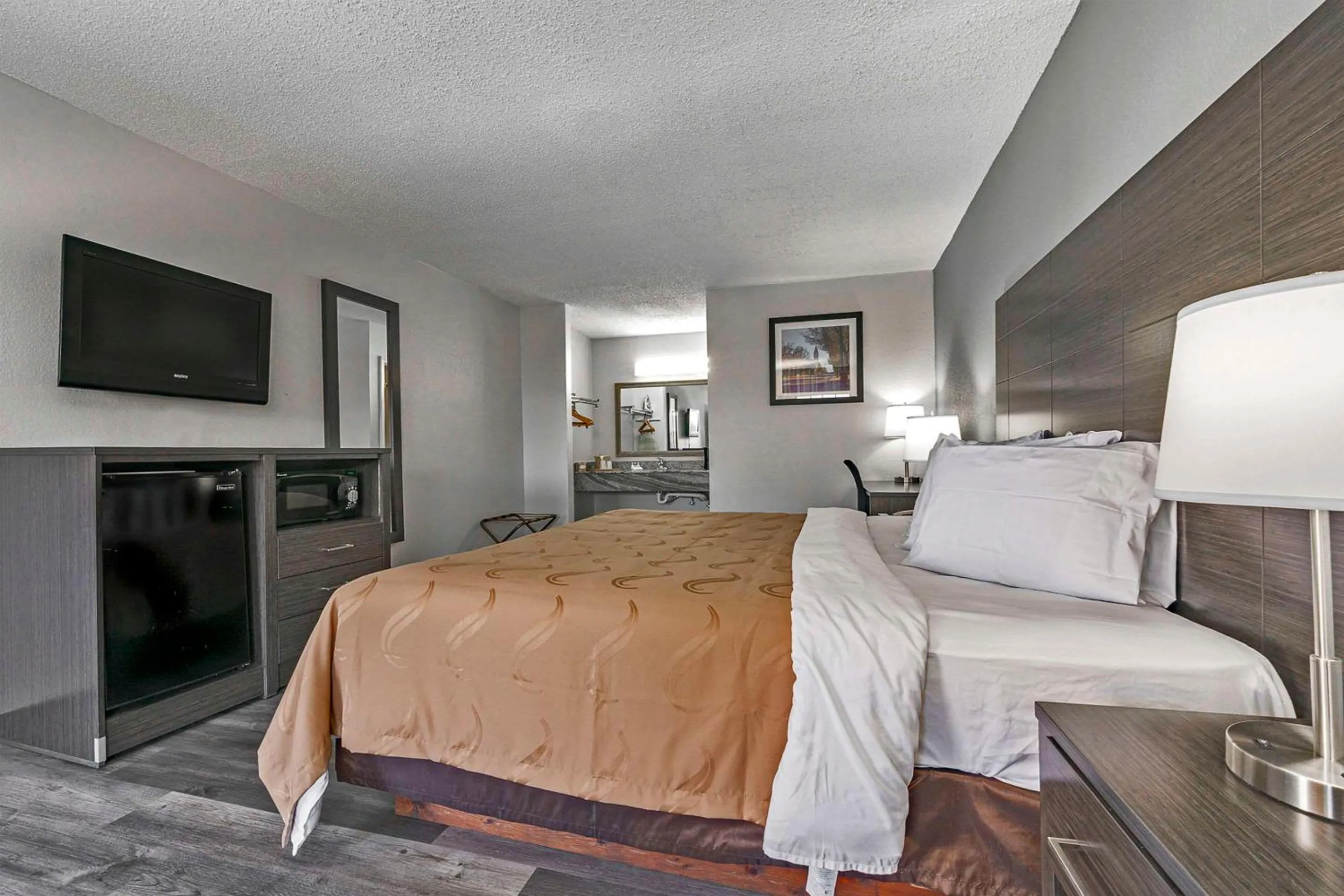 Bedroom in Quality Inn