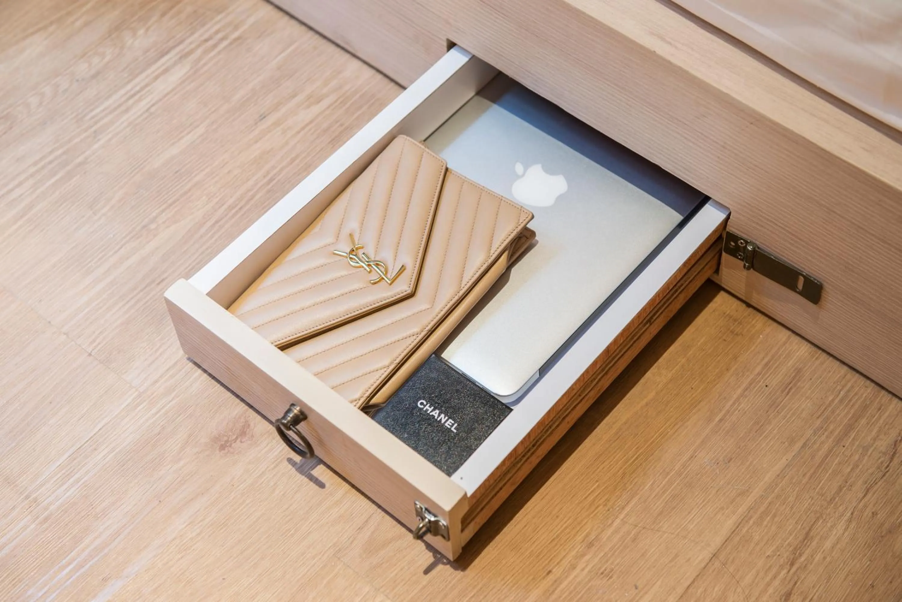 Decorative detail in Kinnon Deluxe Hostel Coworking Cafe