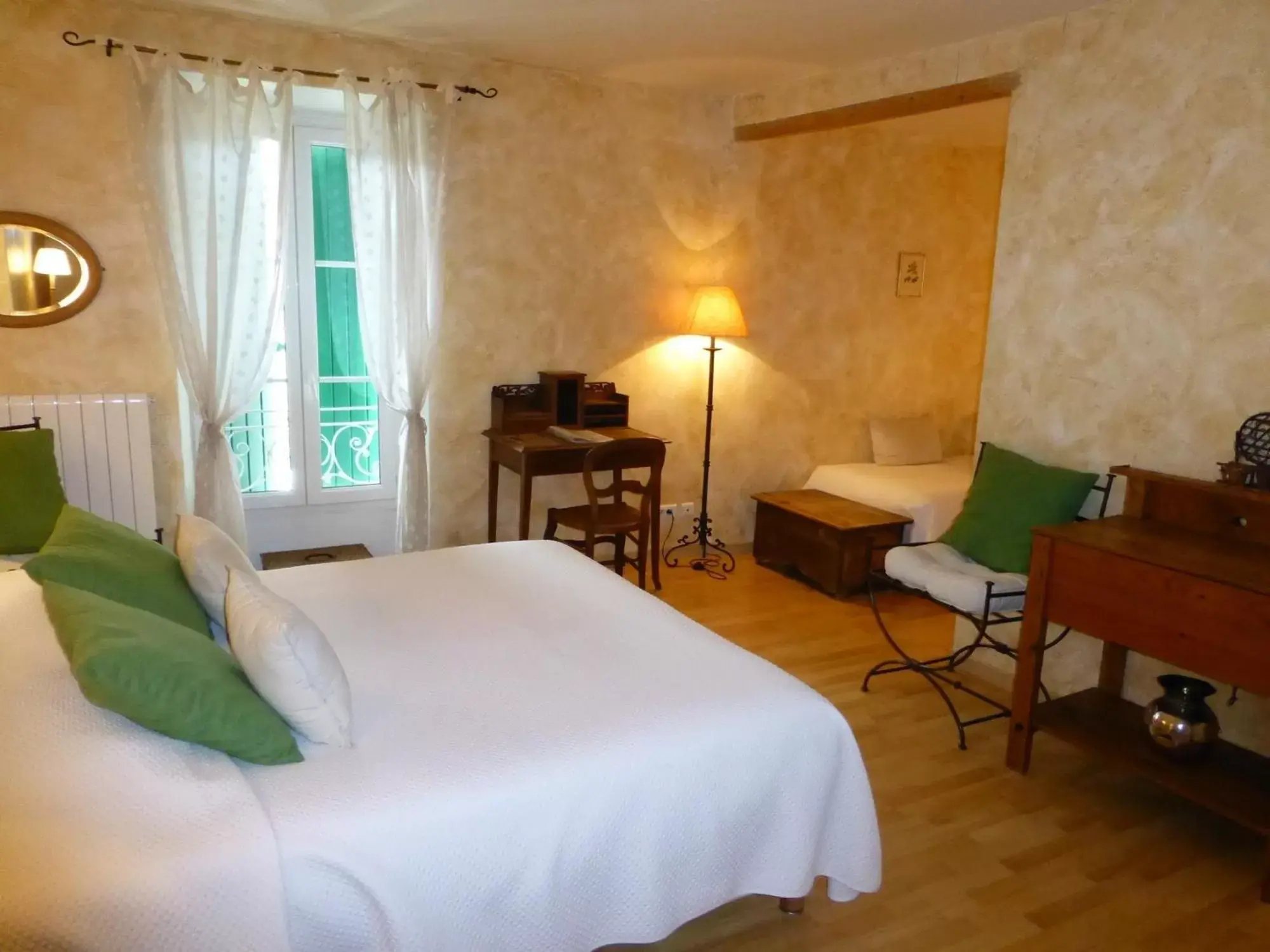 Bed in Hôtel & SPA Ventoux Provence "Domaine des Tilleuls"